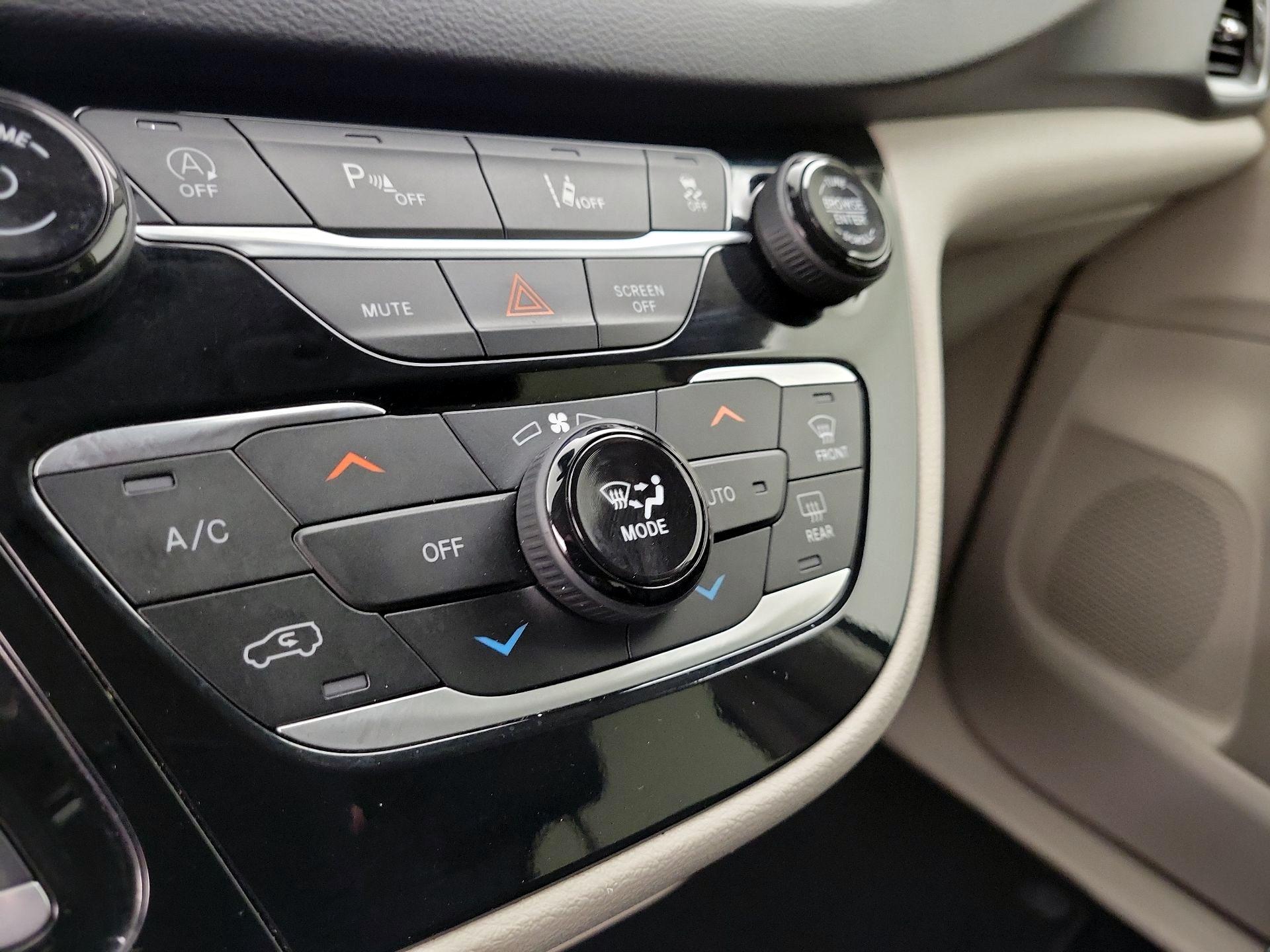 Thumbnail: 2023 Chrysler Pacifica - 16