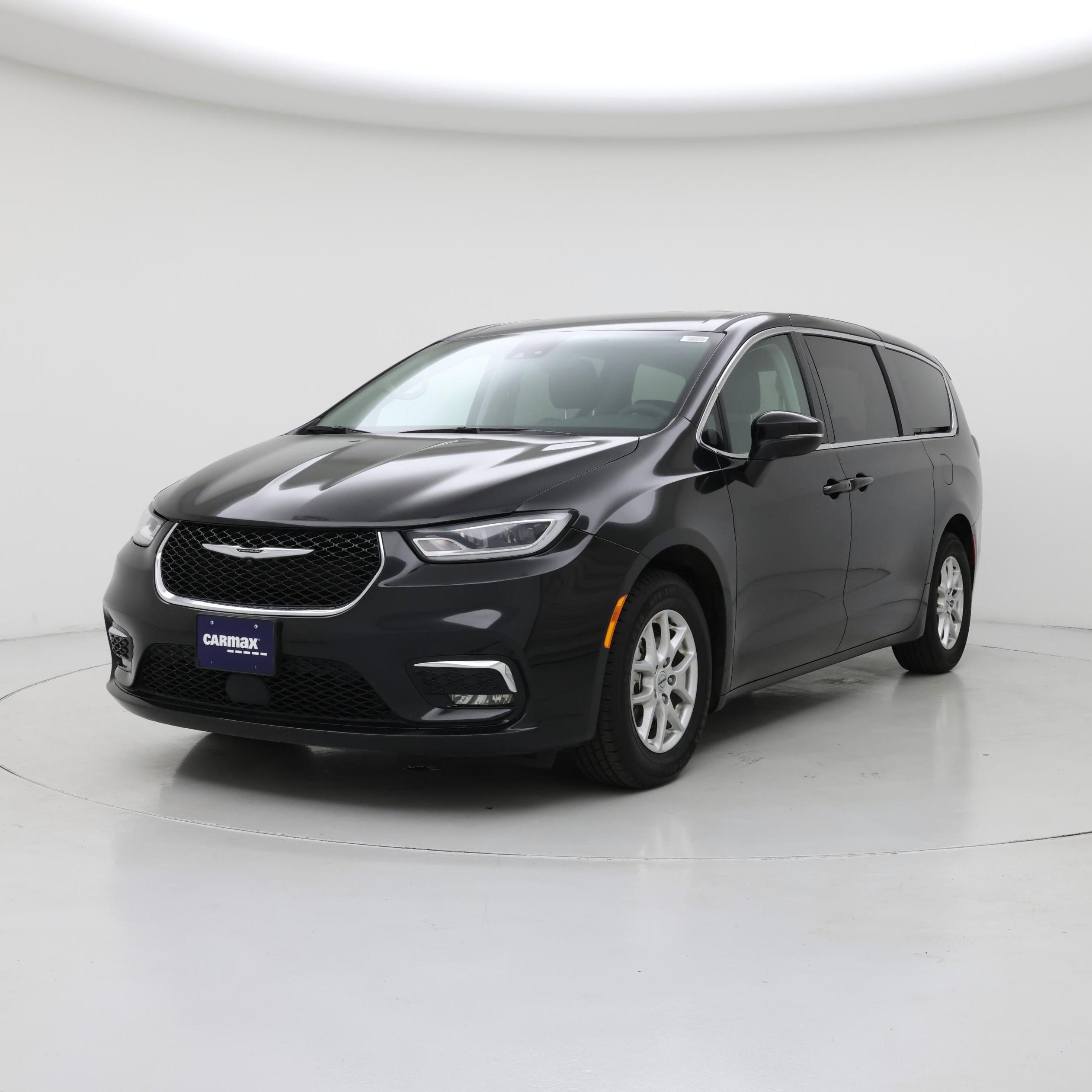 Thumbnail: 2023 Chrysler Pacifica - 4