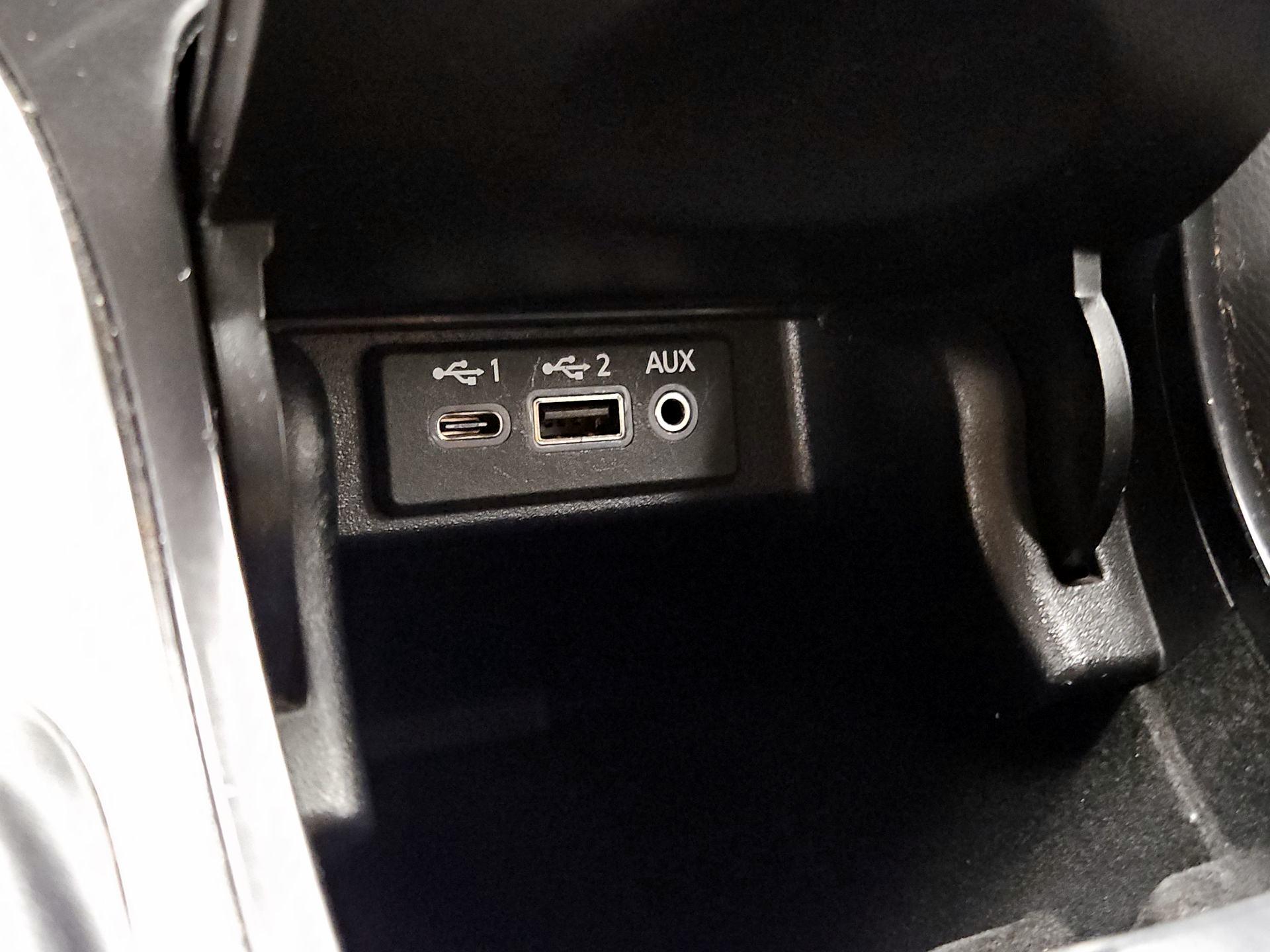 Thumbnail: 2021 Nissan Maxima - 17