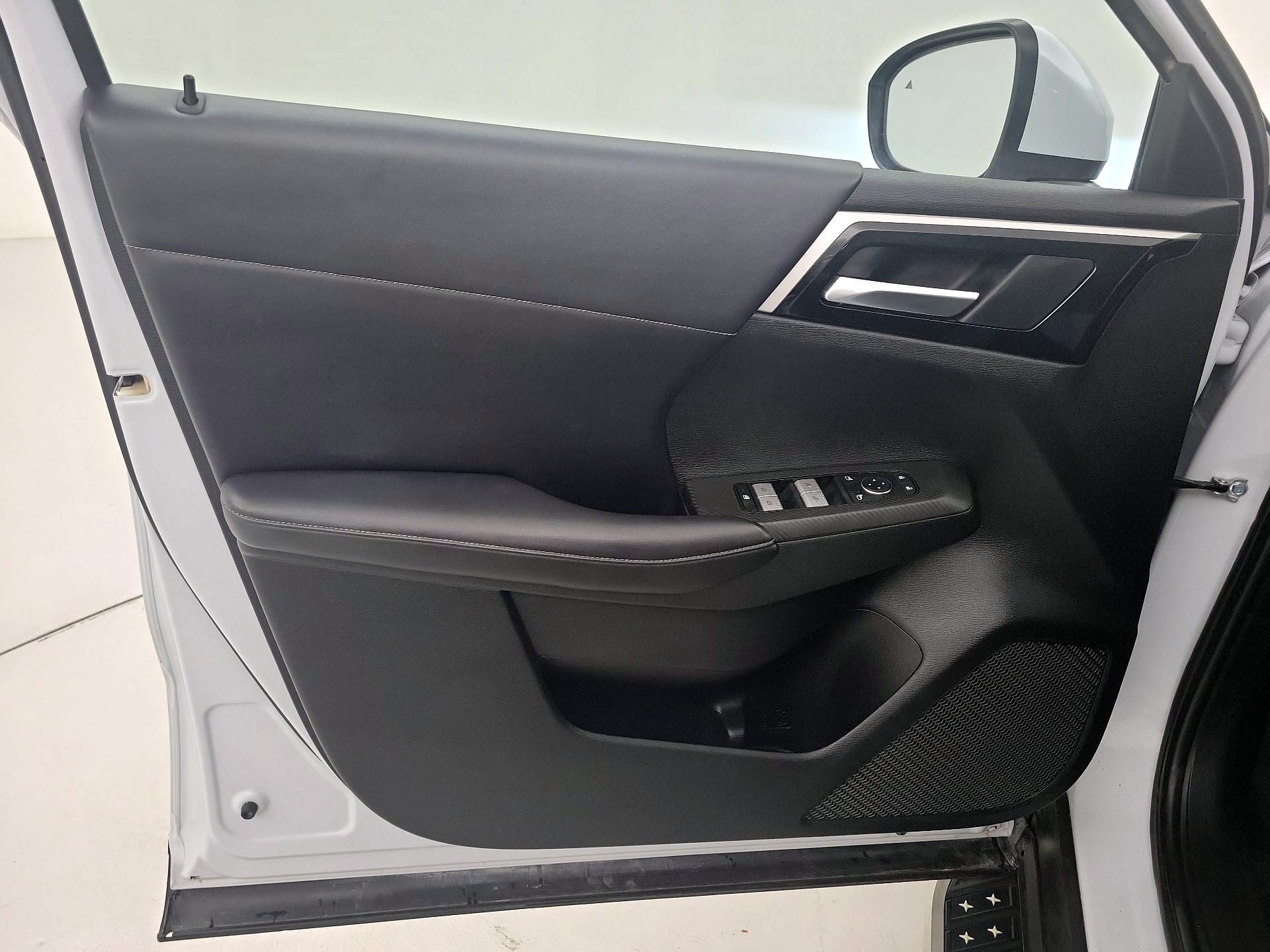 Thumbnail: 2022 Mitsubishi Outlander - 12