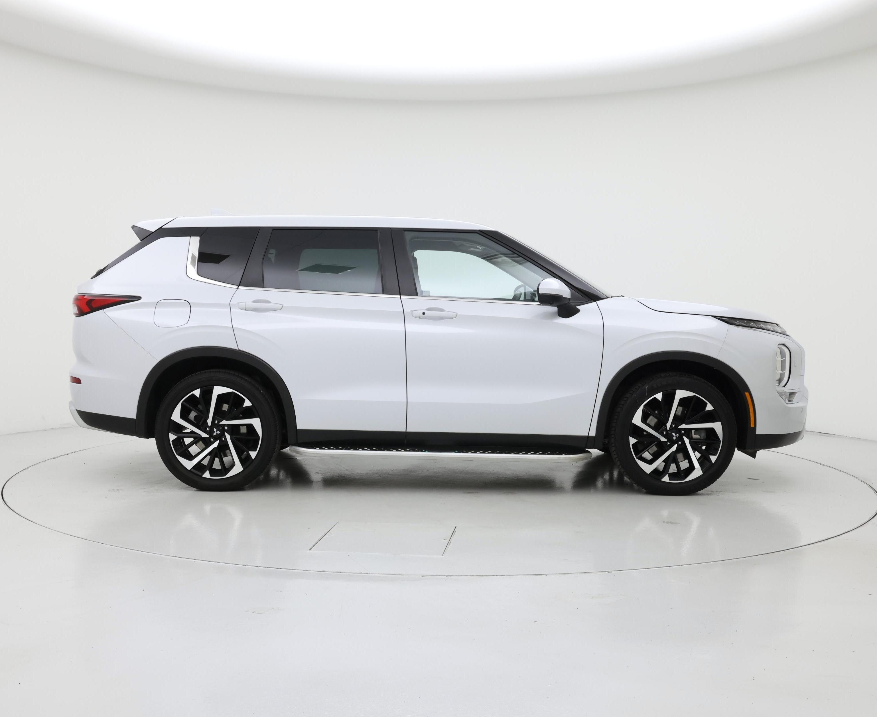 Thumbnail: 2022 Mitsubishi Outlander - 7