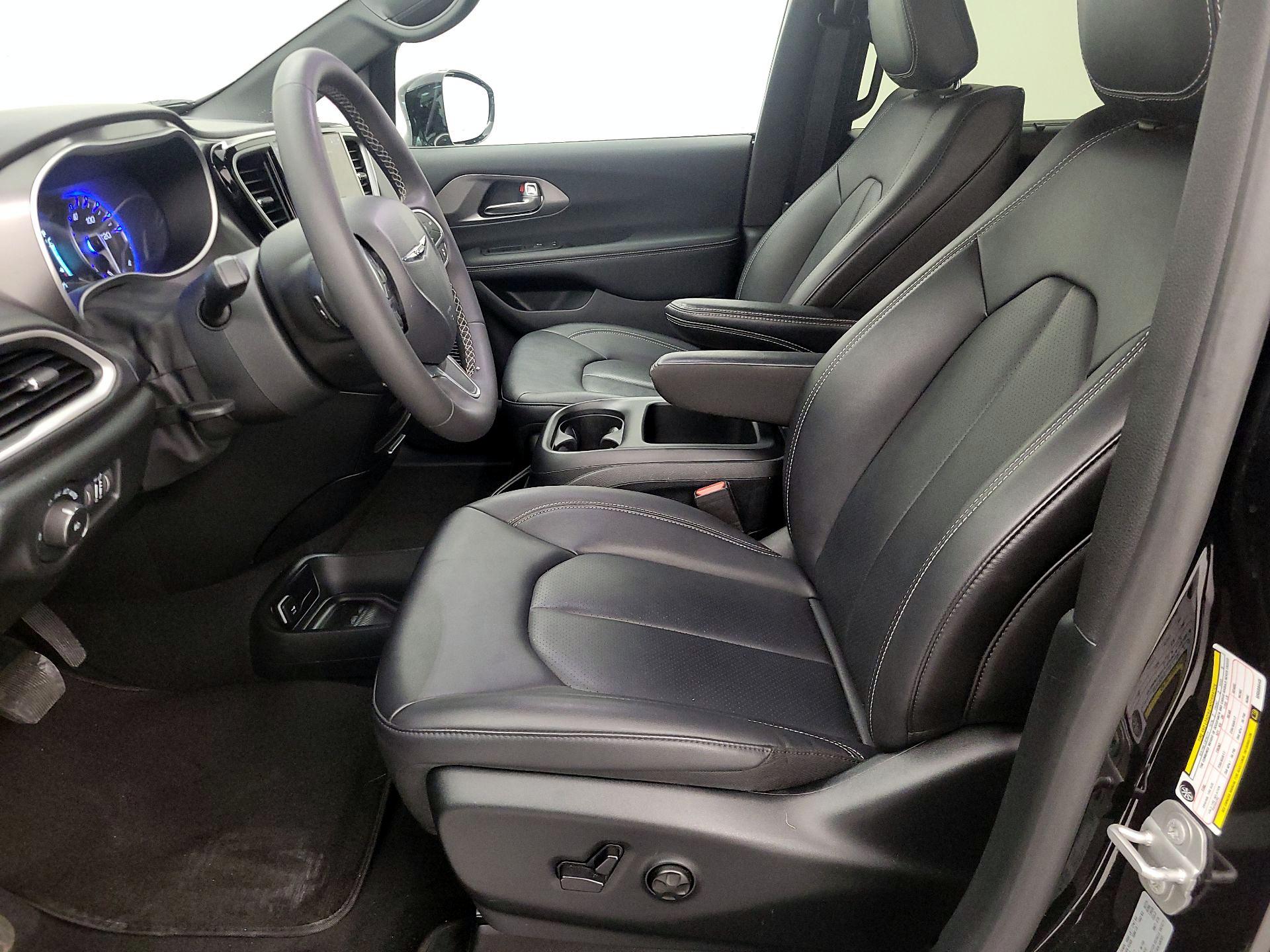 Thumbnail: 2025 Chrysler Pacifica - 11