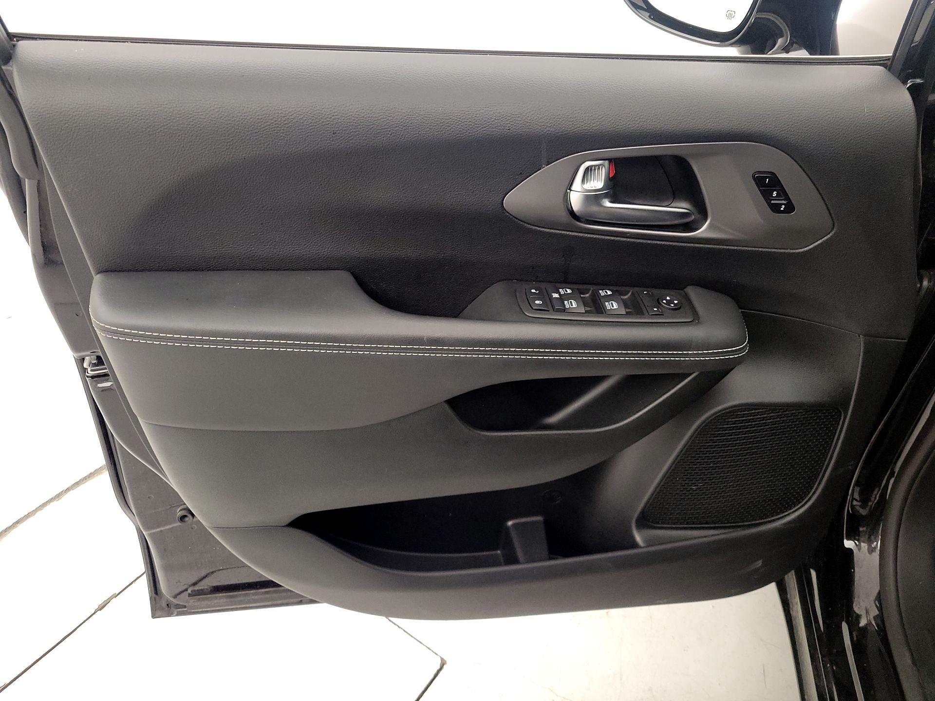 Thumbnail: 2025 Chrysler Pacifica - 12