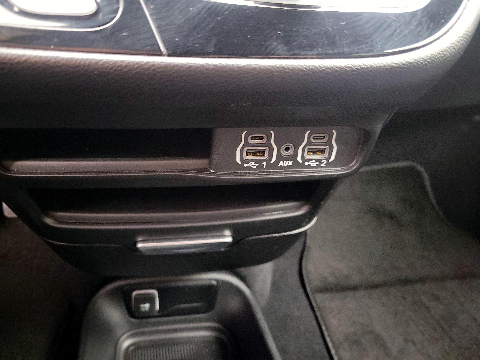 Thumbnail: 2025 Chrysler Pacifica - 18