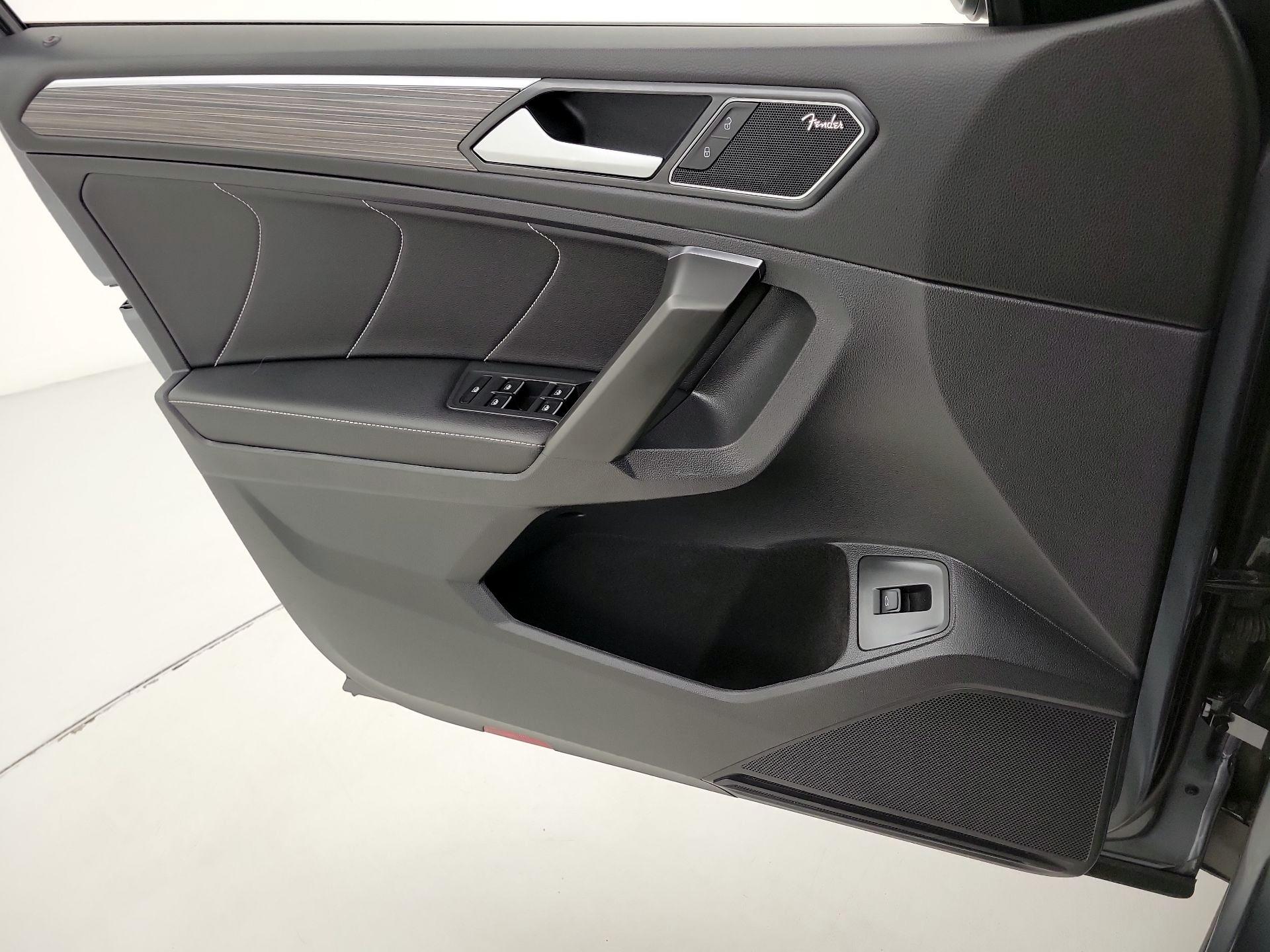 Thumbnail: 2022 Volkswagen Tiguan - 12