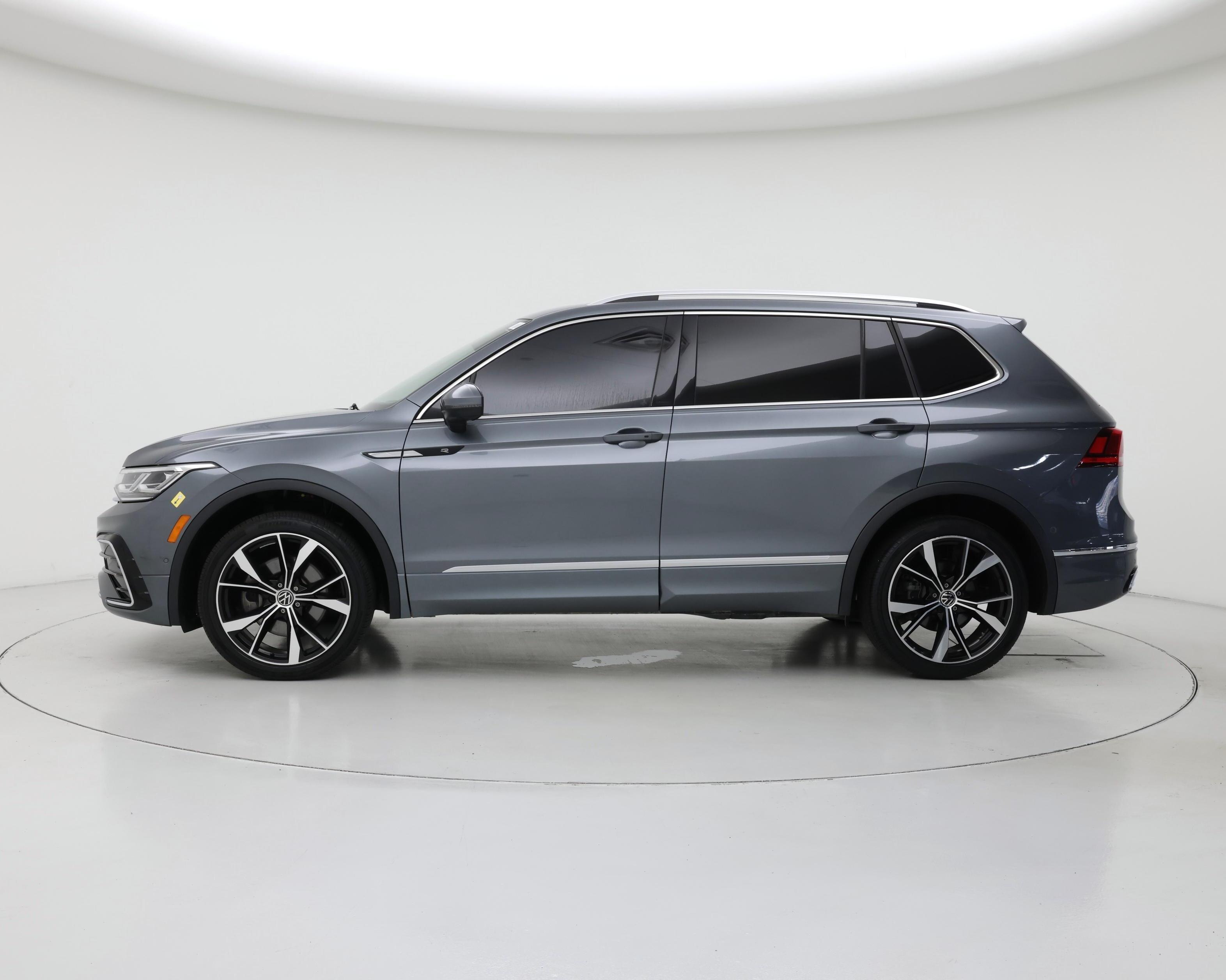 Thumbnail: 2022 Volkswagen Tiguan - 3