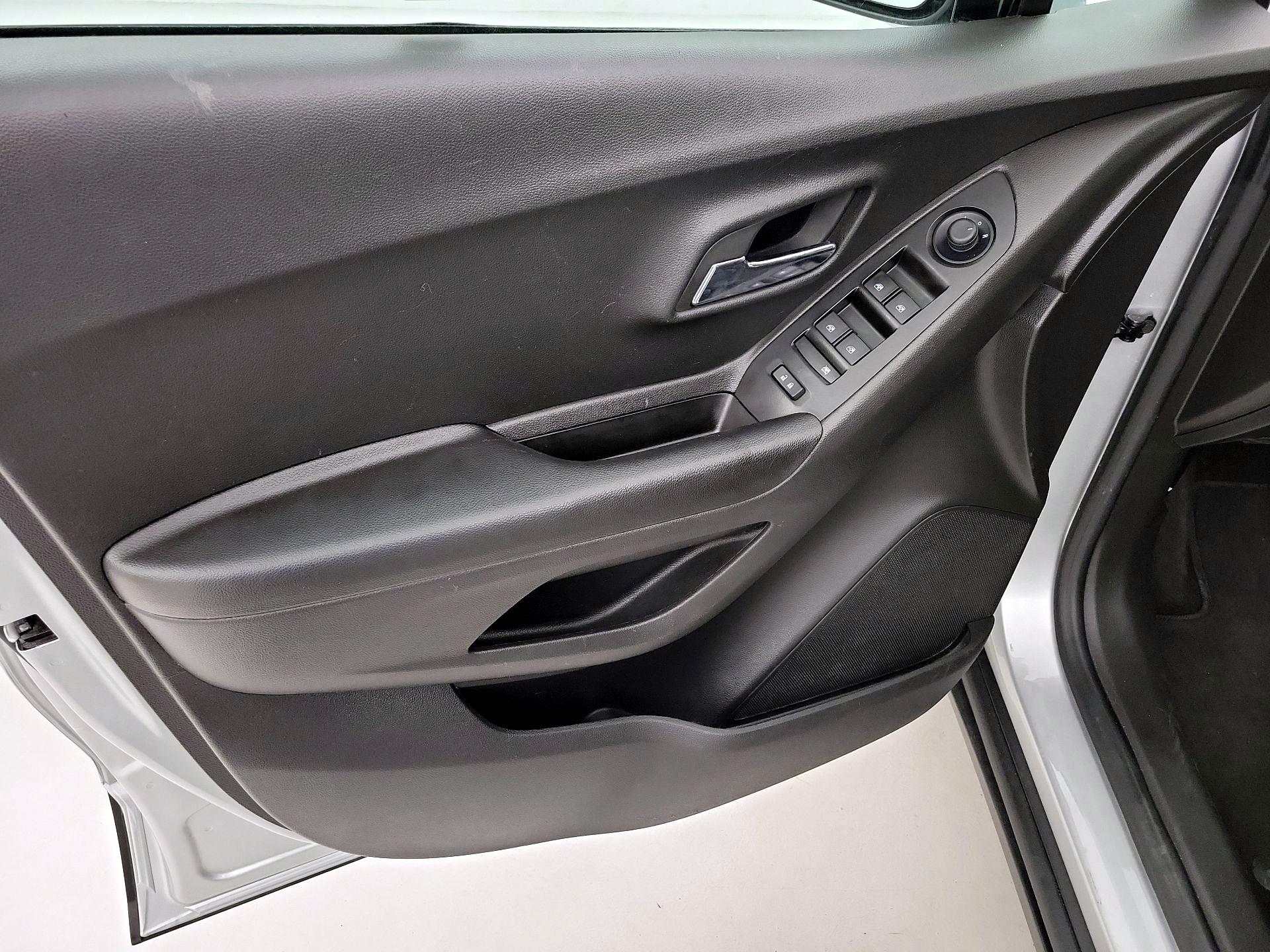 Thumbnail: 2022 Chevrolet Trax - 12