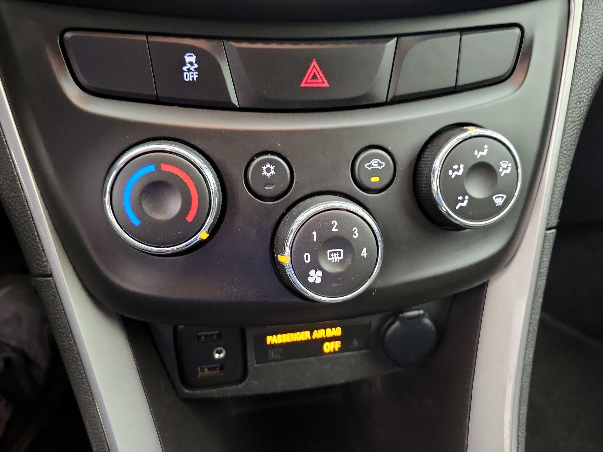 Thumbnail: 2022 Chevrolet Trax - 16