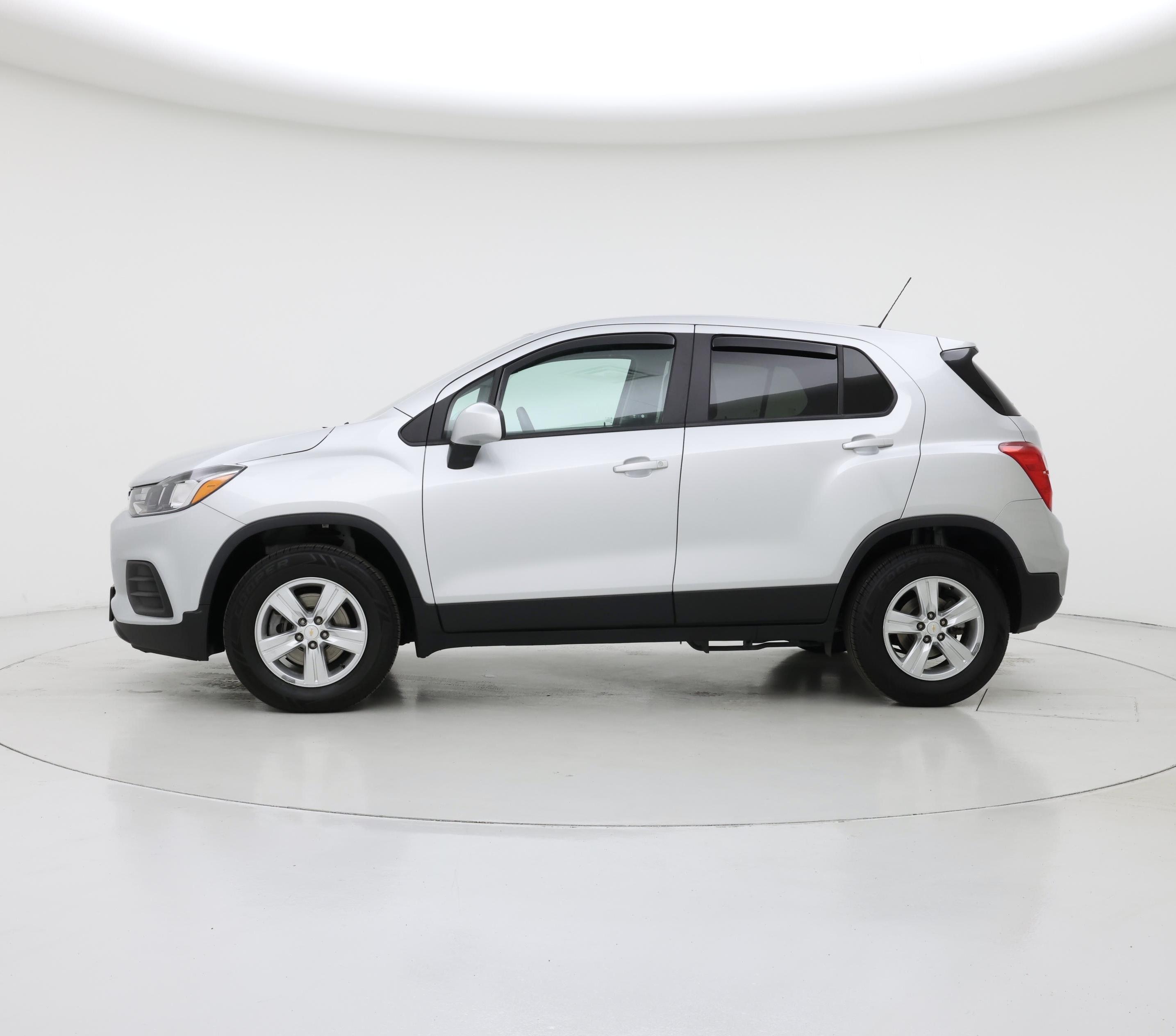 Thumbnail: 2022 Chevrolet Trax - 3