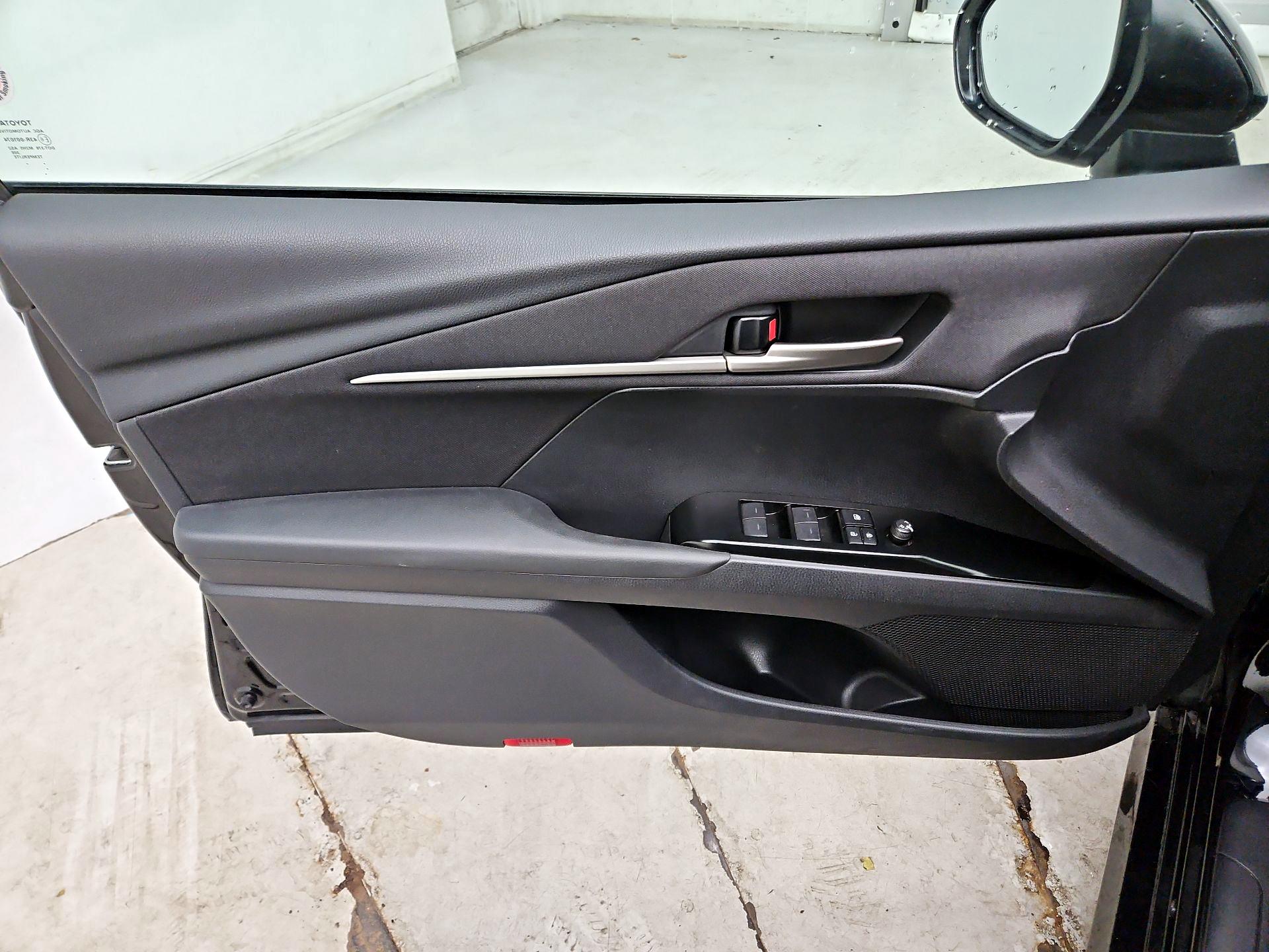 Thumbnail: 2025 Toyota Camry - 10