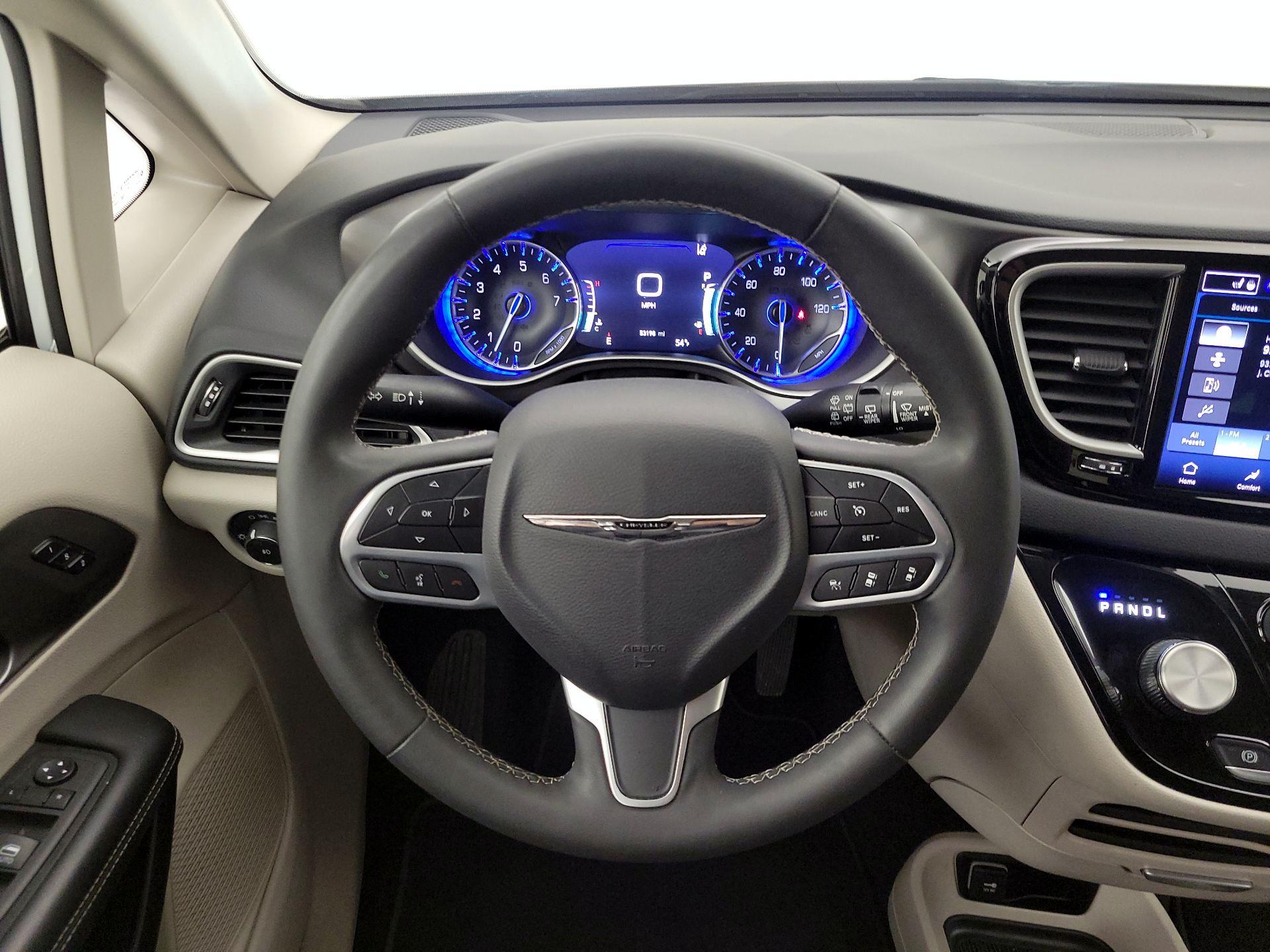 Thumbnail: 2023 Chrysler Pacifica - 10