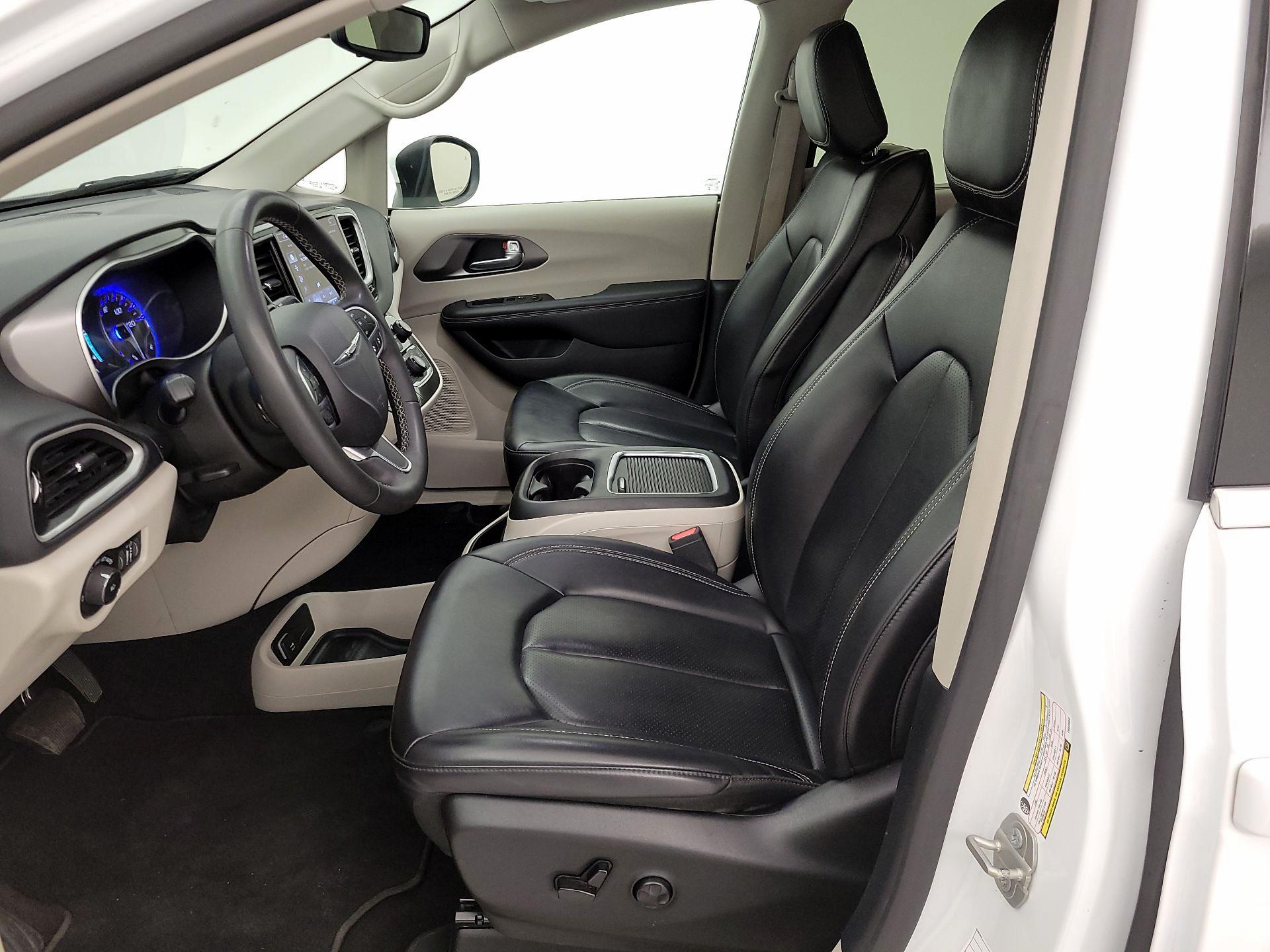 Thumbnail: 2023 Chrysler Pacifica - 11