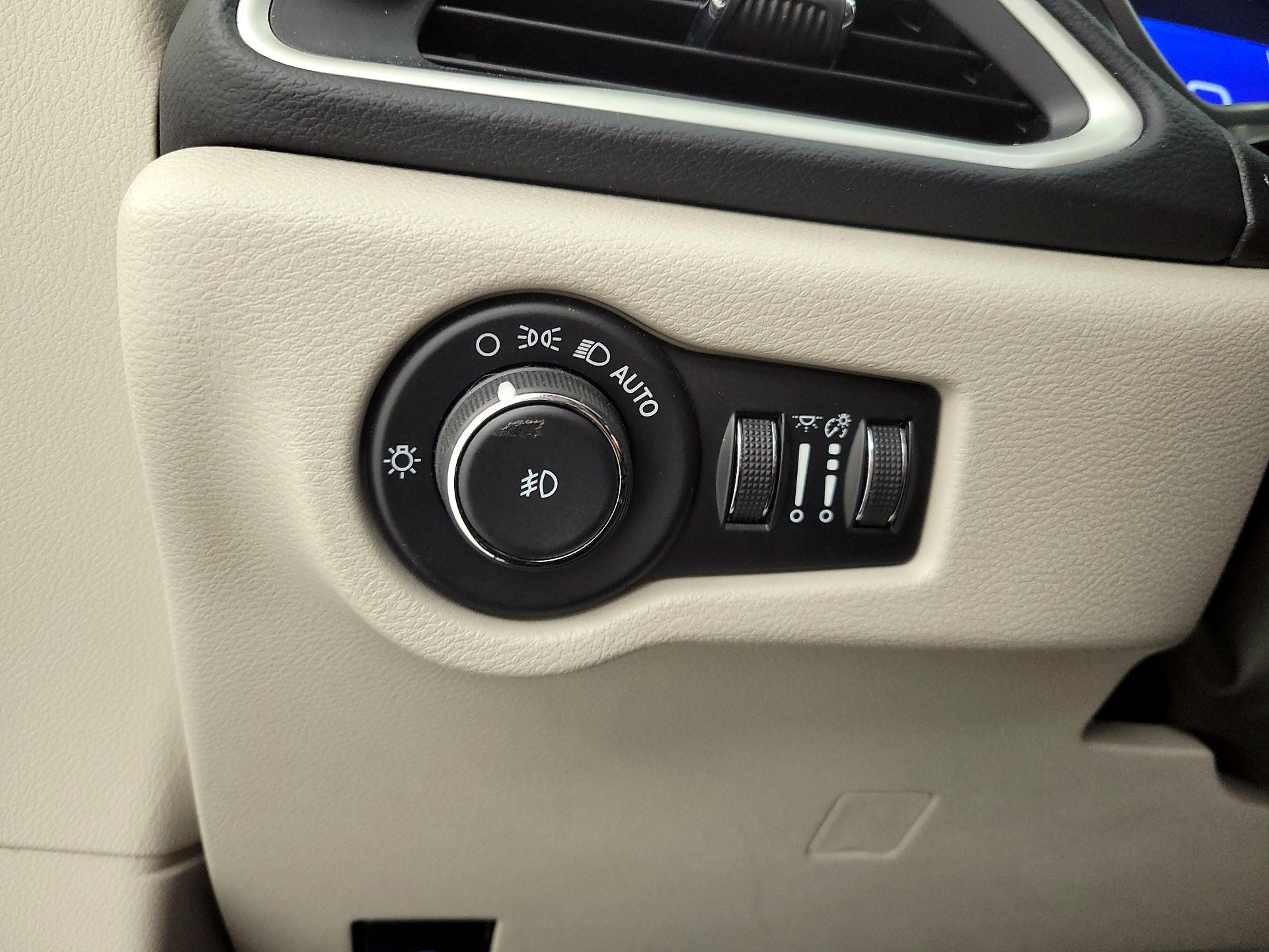 Thumbnail: 2023 Chrysler Pacifica - 13