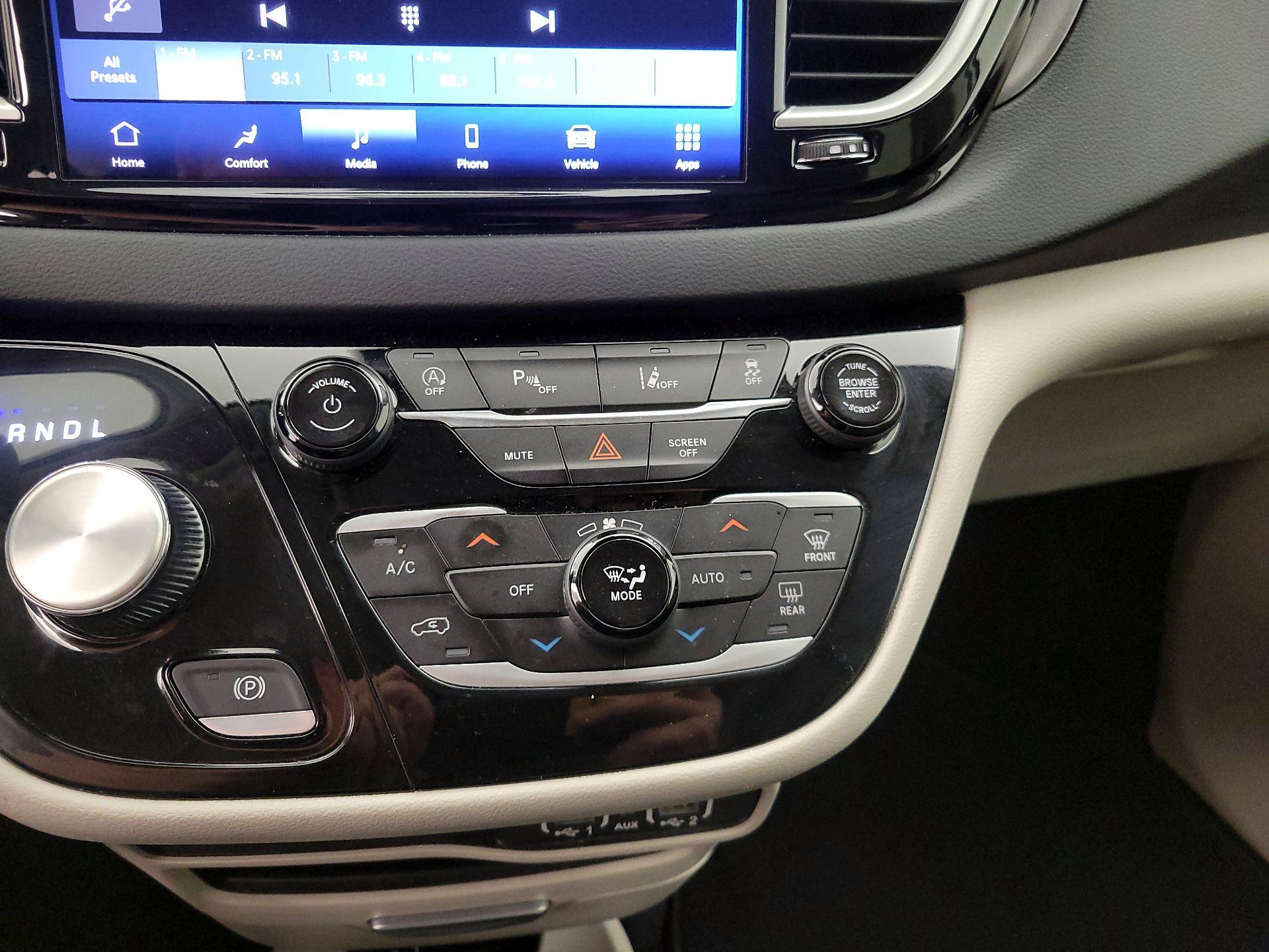 Thumbnail: 2023 Chrysler Pacifica - 16