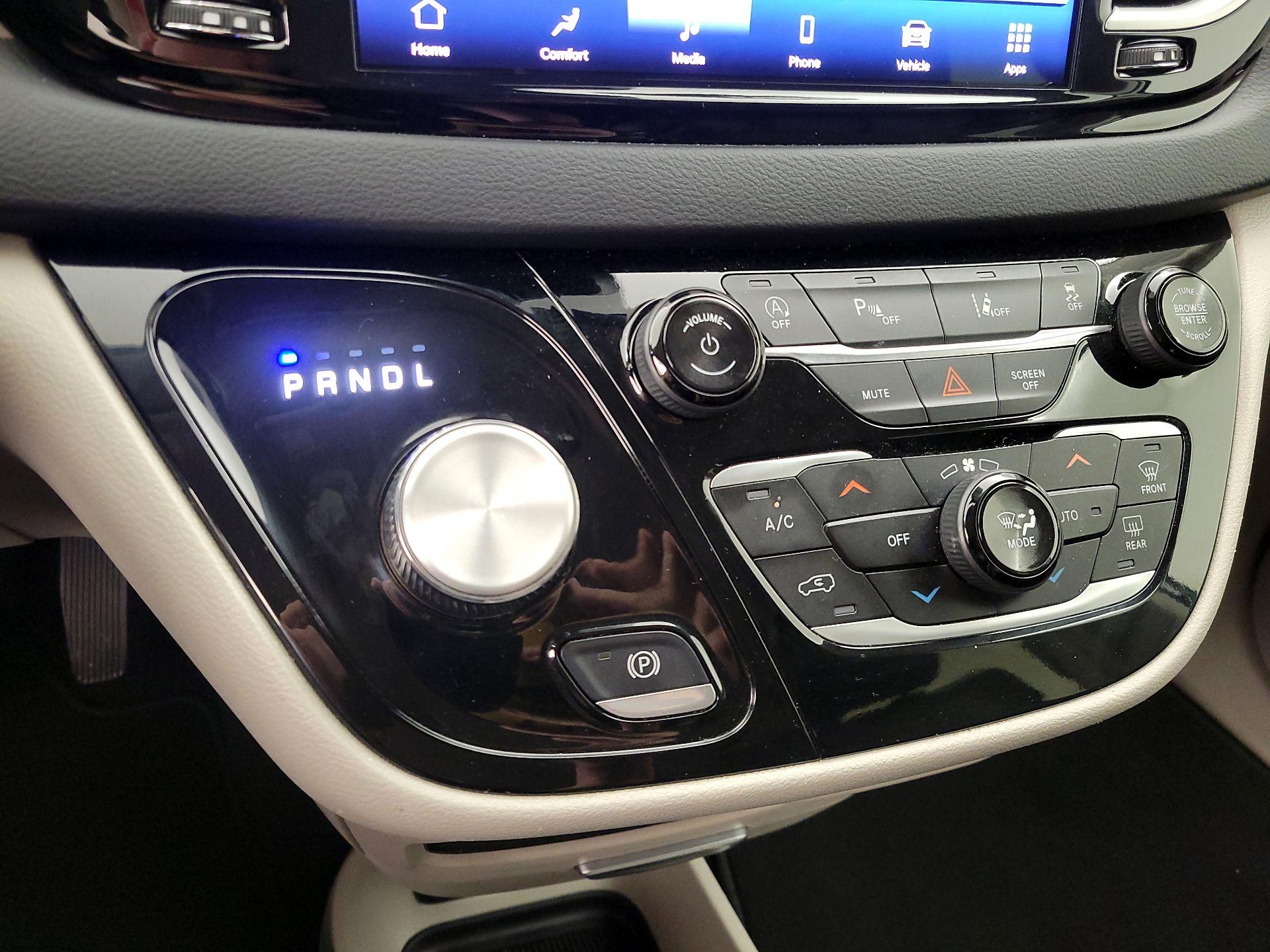 Thumbnail: 2023 Chrysler Pacifica - 17