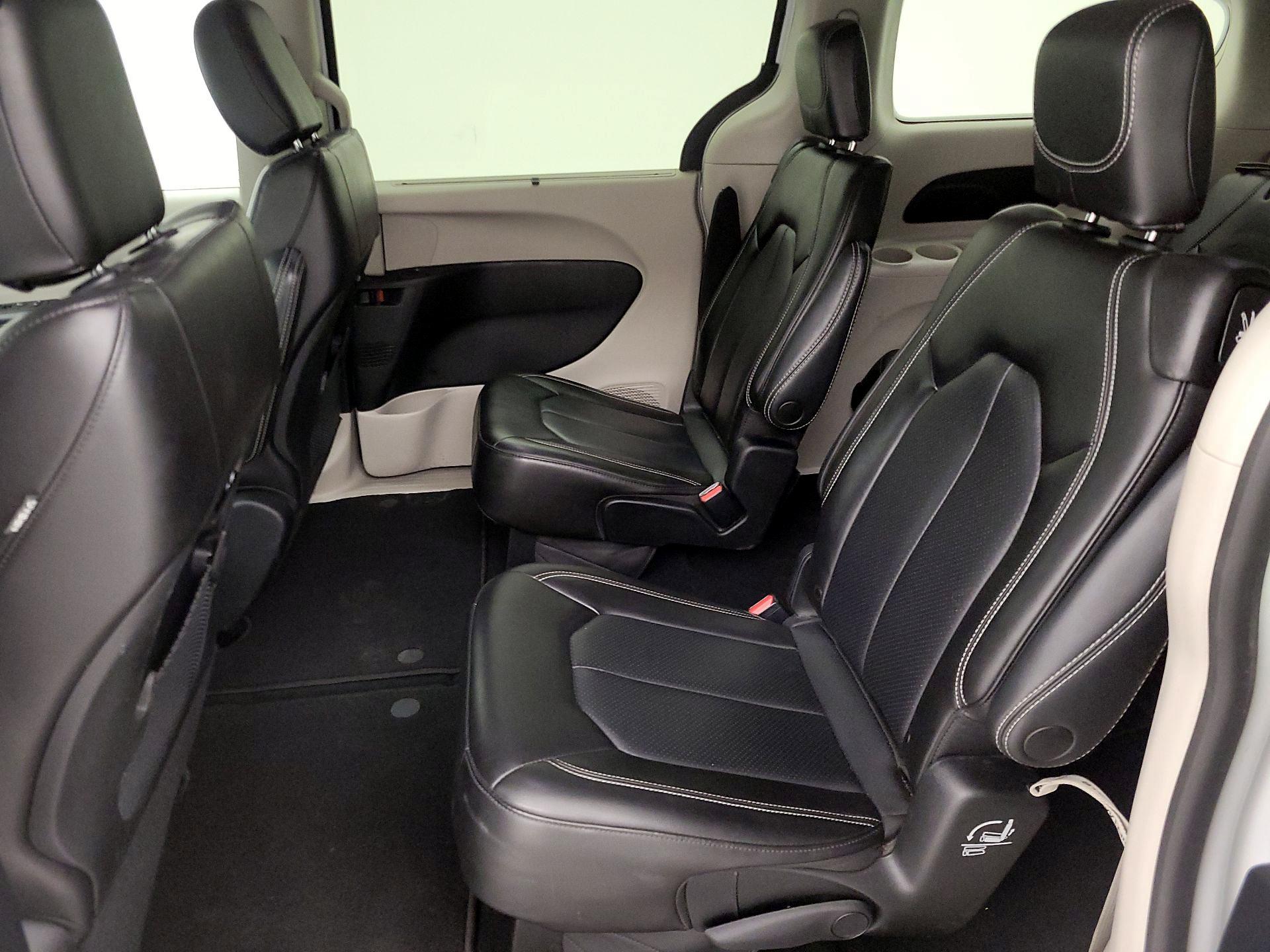 Thumbnail: 2023 Chrysler Pacifica - 19