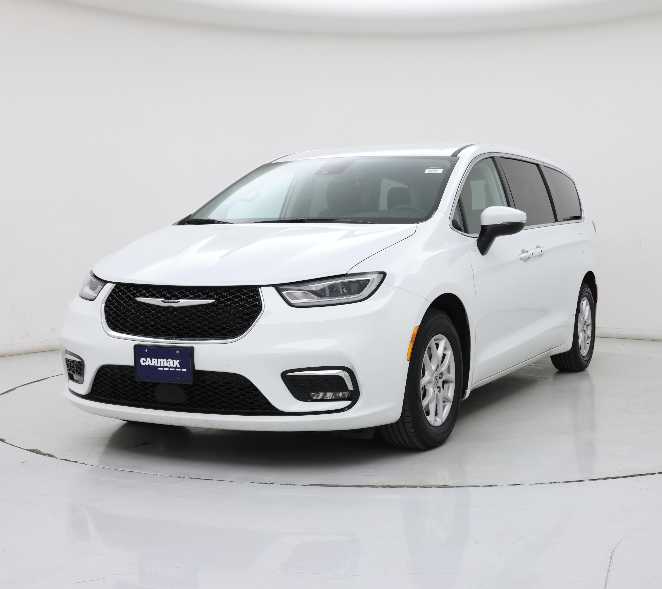 Thumbnail: 2023 Chrysler Pacifica - 4