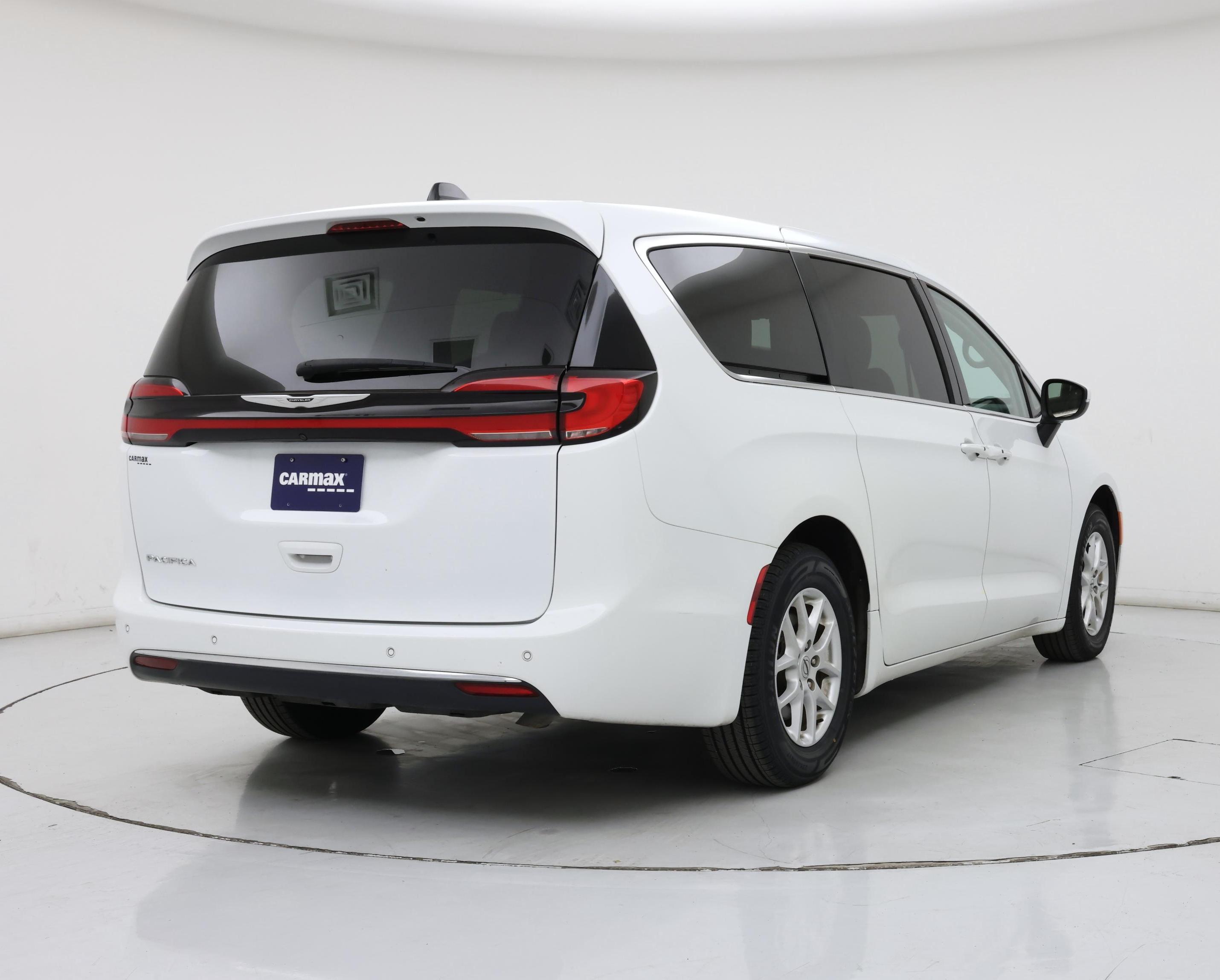 Thumbnail: 2023 Chrysler Pacifica - 8