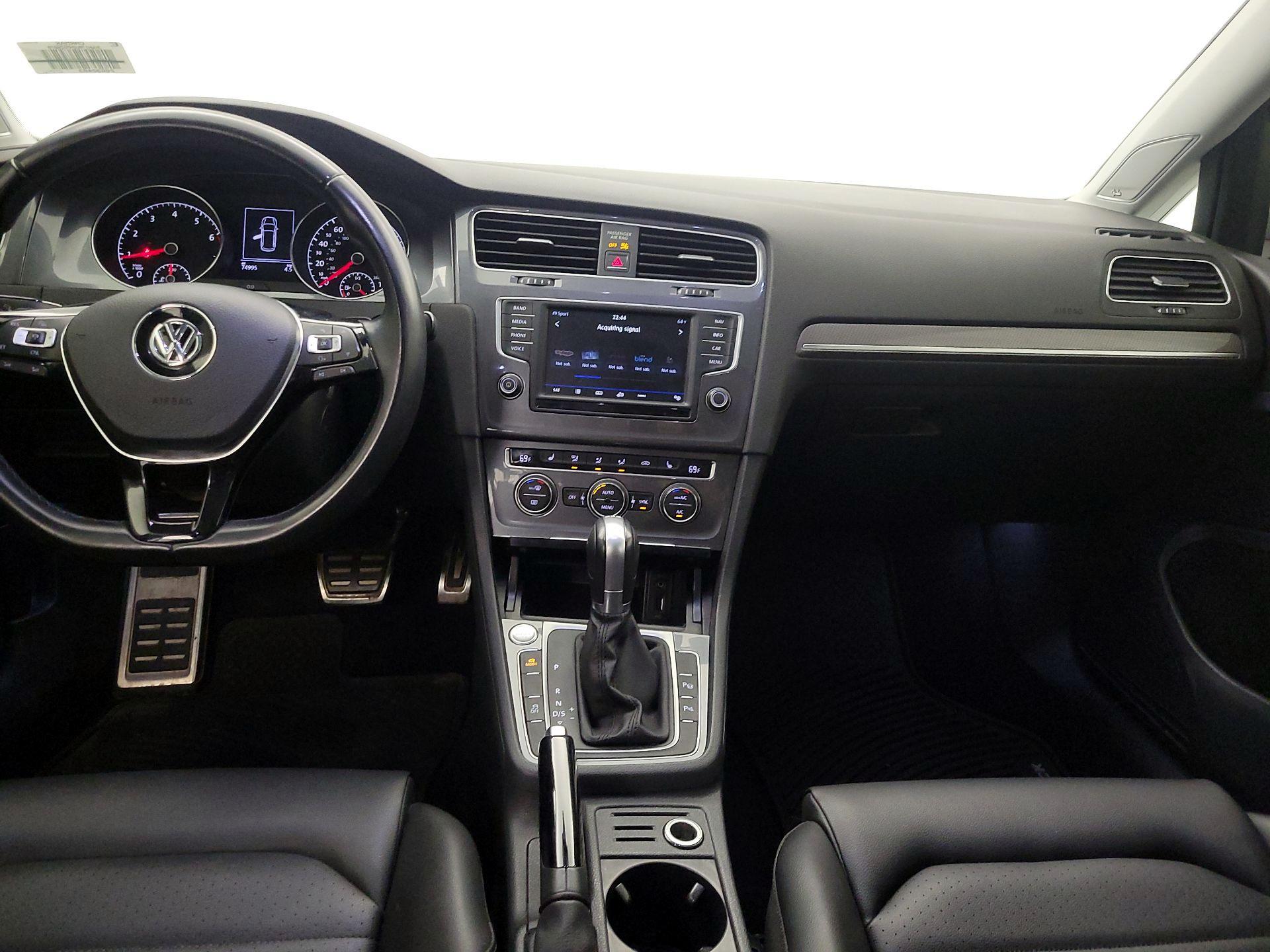 Thumbnail: 2017 Volkswagen Golf - 9