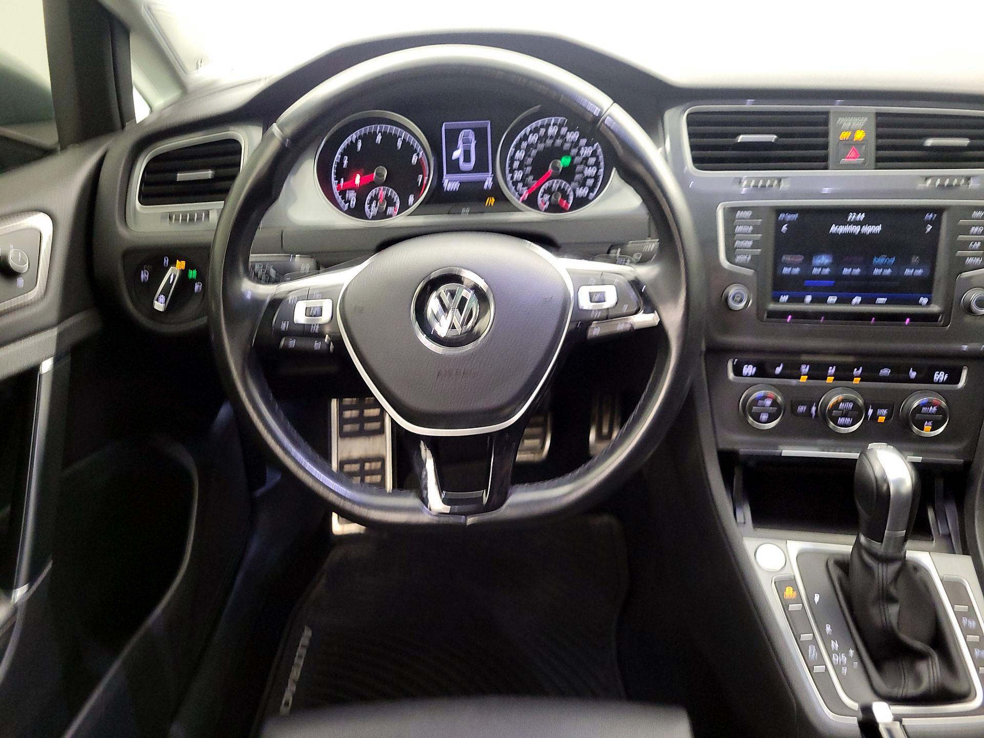 Thumbnail: 2017 Volkswagen Golf - 10