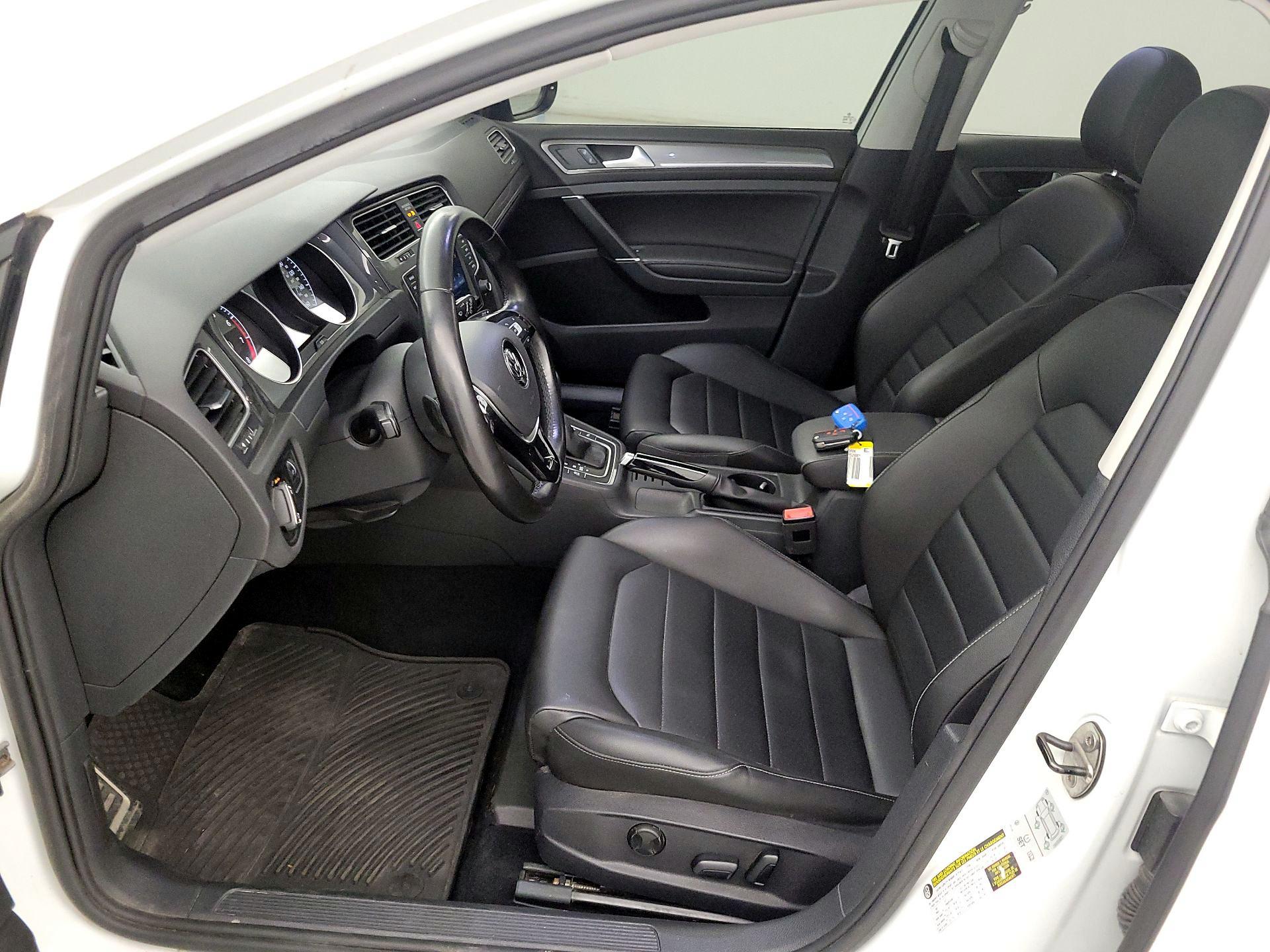 Thumbnail: 2017 Volkswagen Golf - 11