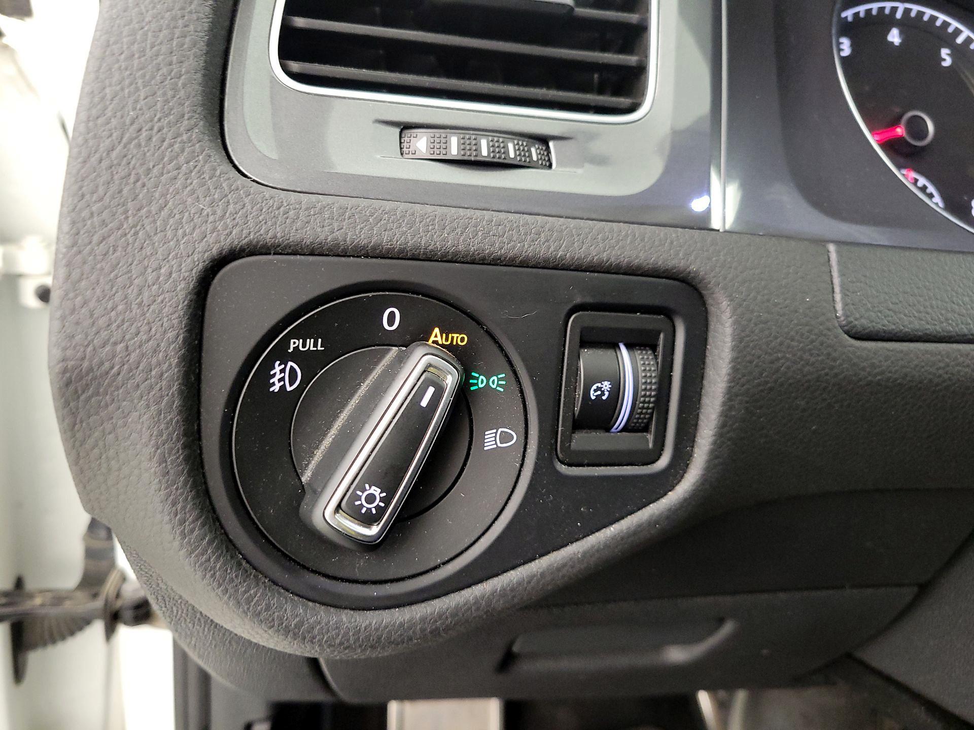 Thumbnail: 2017 Volkswagen Golf - 13