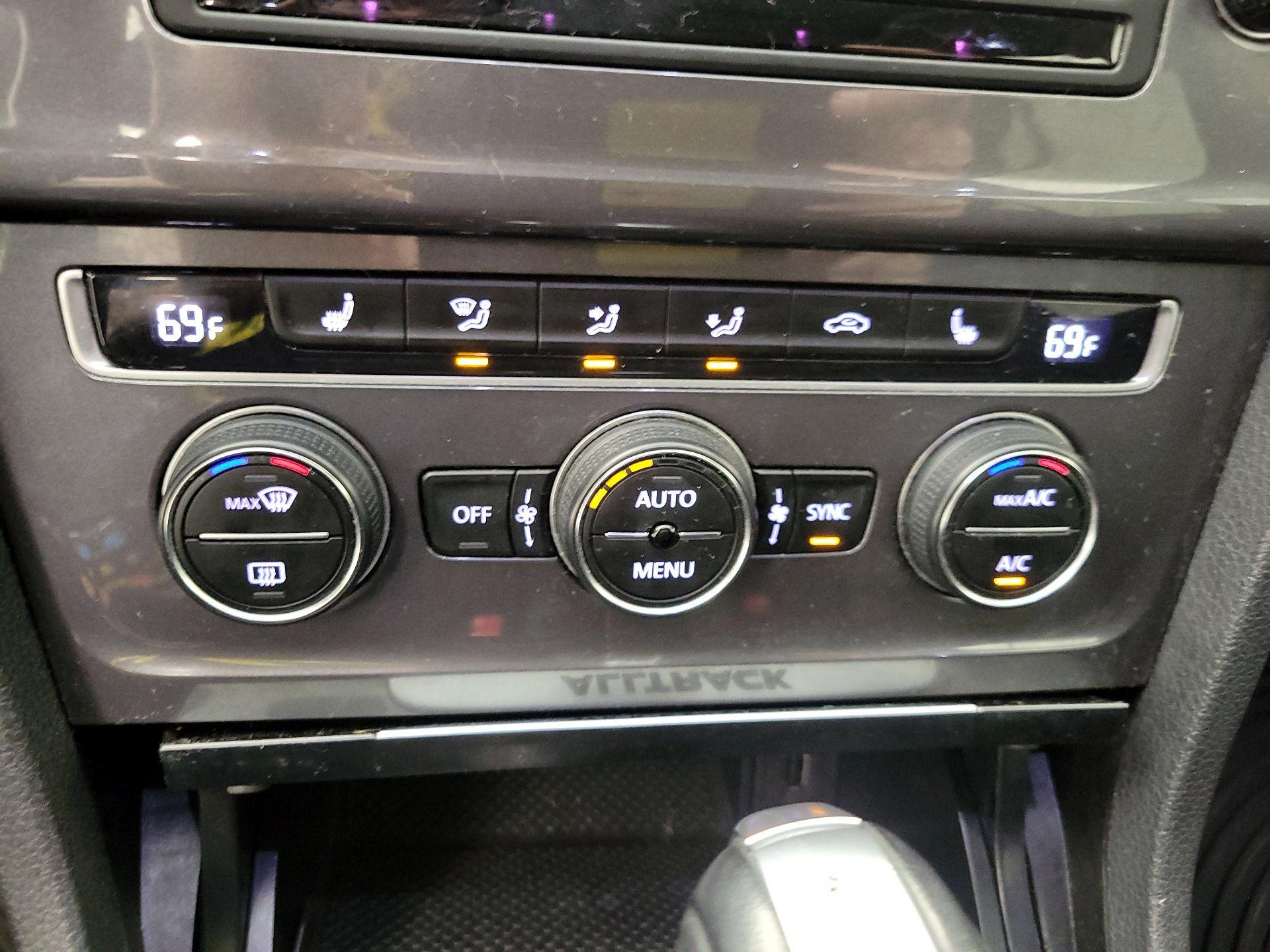 Thumbnail: 2017 Volkswagen Golf - 16