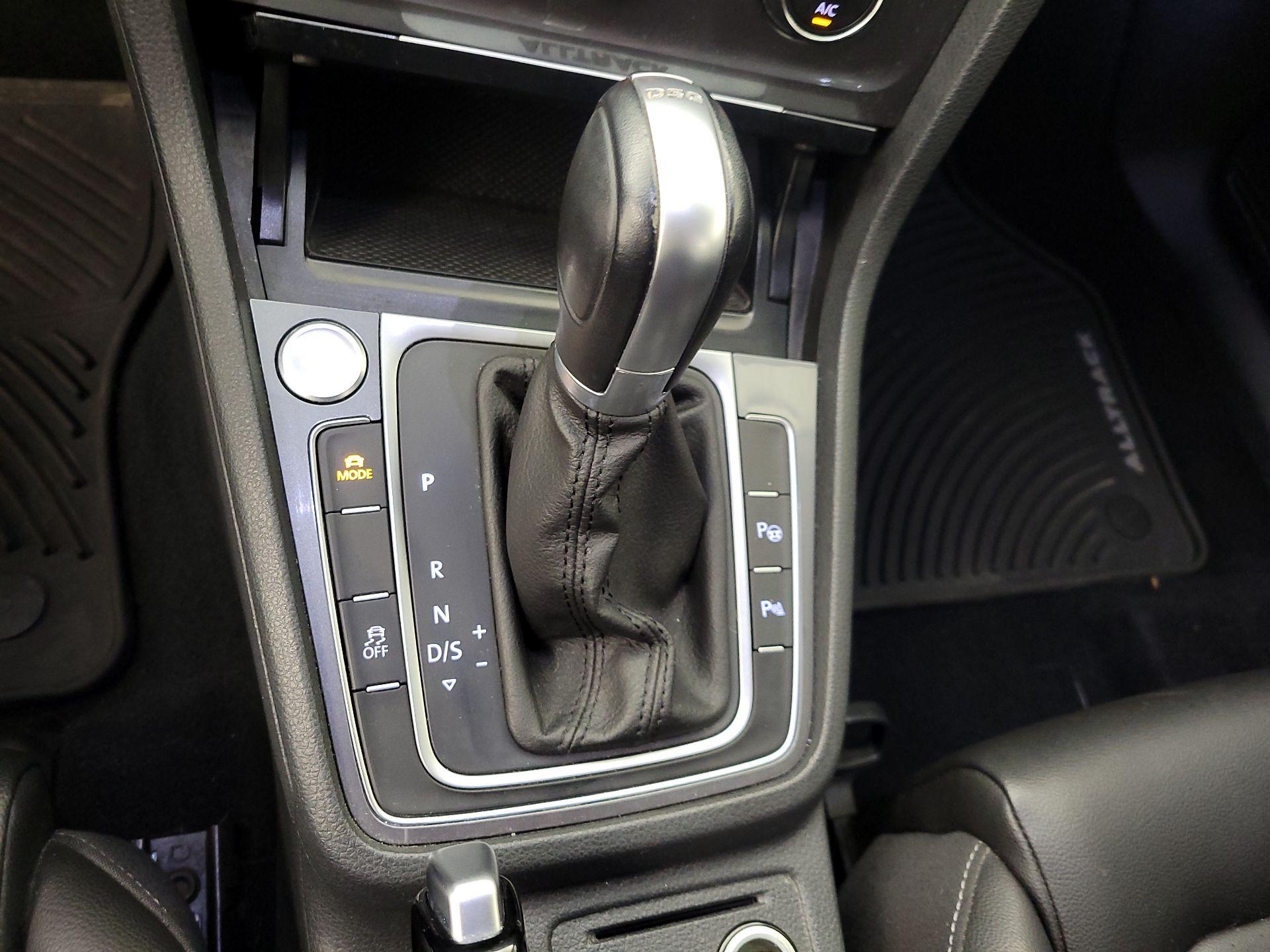 Thumbnail: 2017 Volkswagen Golf - 17