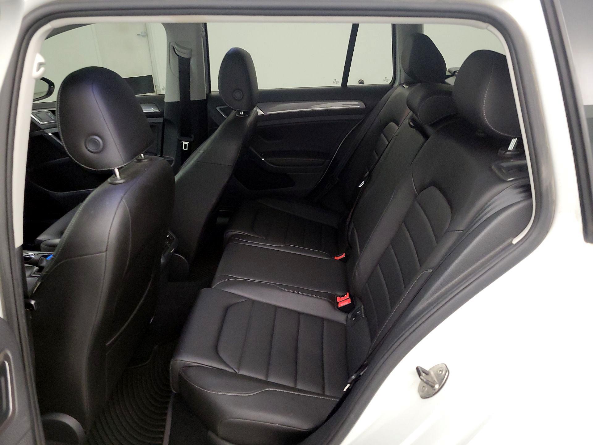 Thumbnail: 2017 Volkswagen Golf - 20