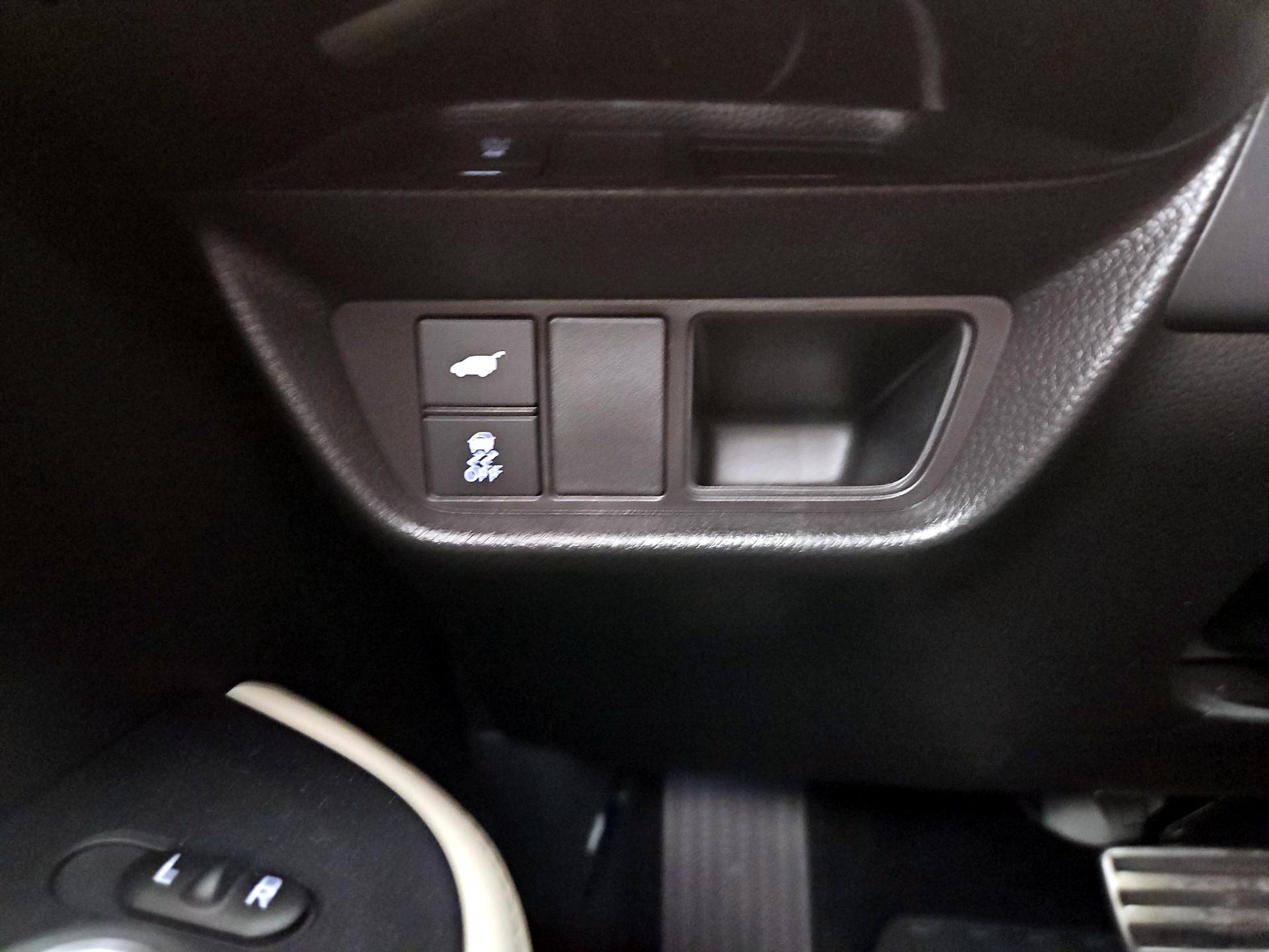 Thumbnail: 2025 Acura ADX - 13