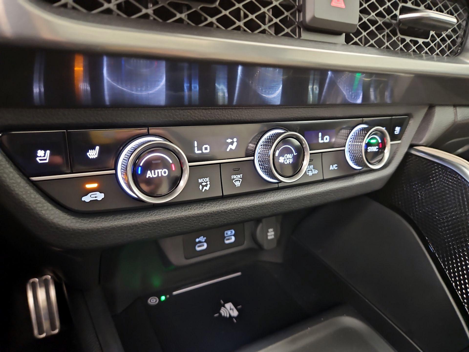 Thumbnail: 2025 Acura ADX - 16