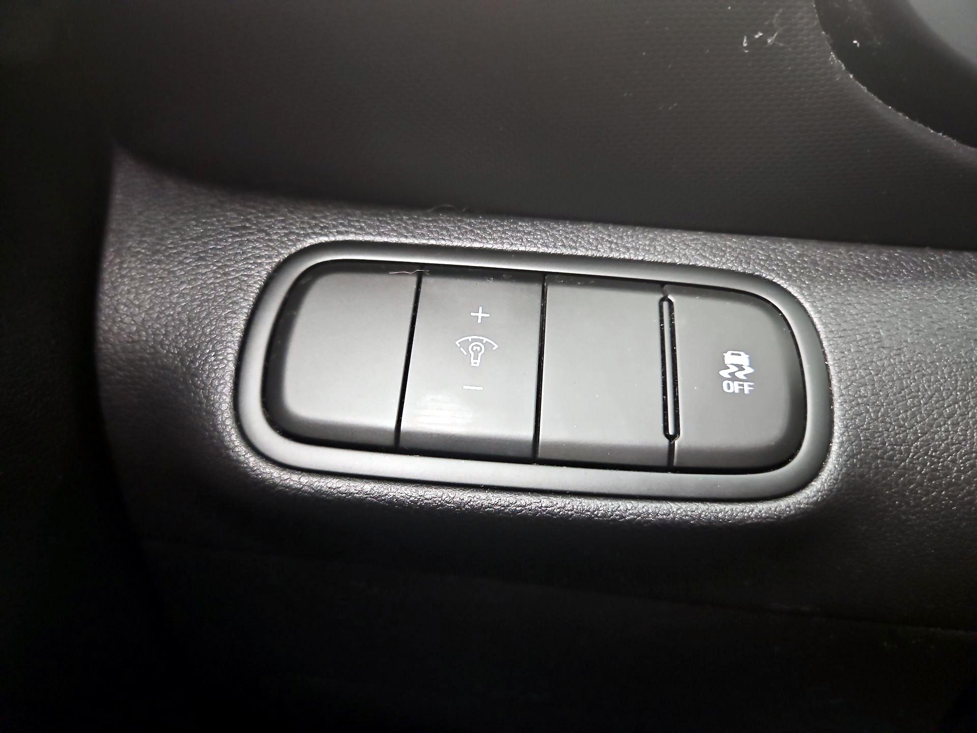 Thumbnail: 2023 Hyundai Venue - 13