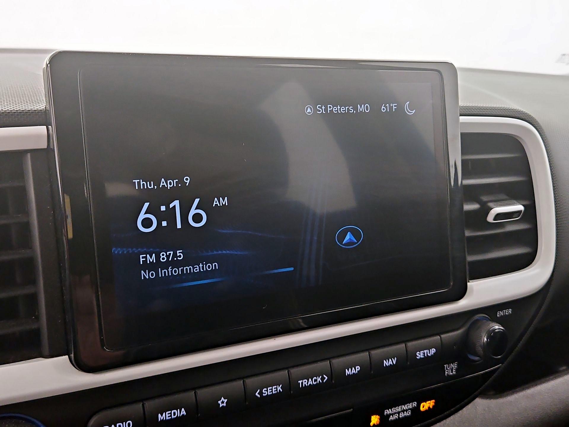 Thumbnail: 2023 Hyundai Venue - 16