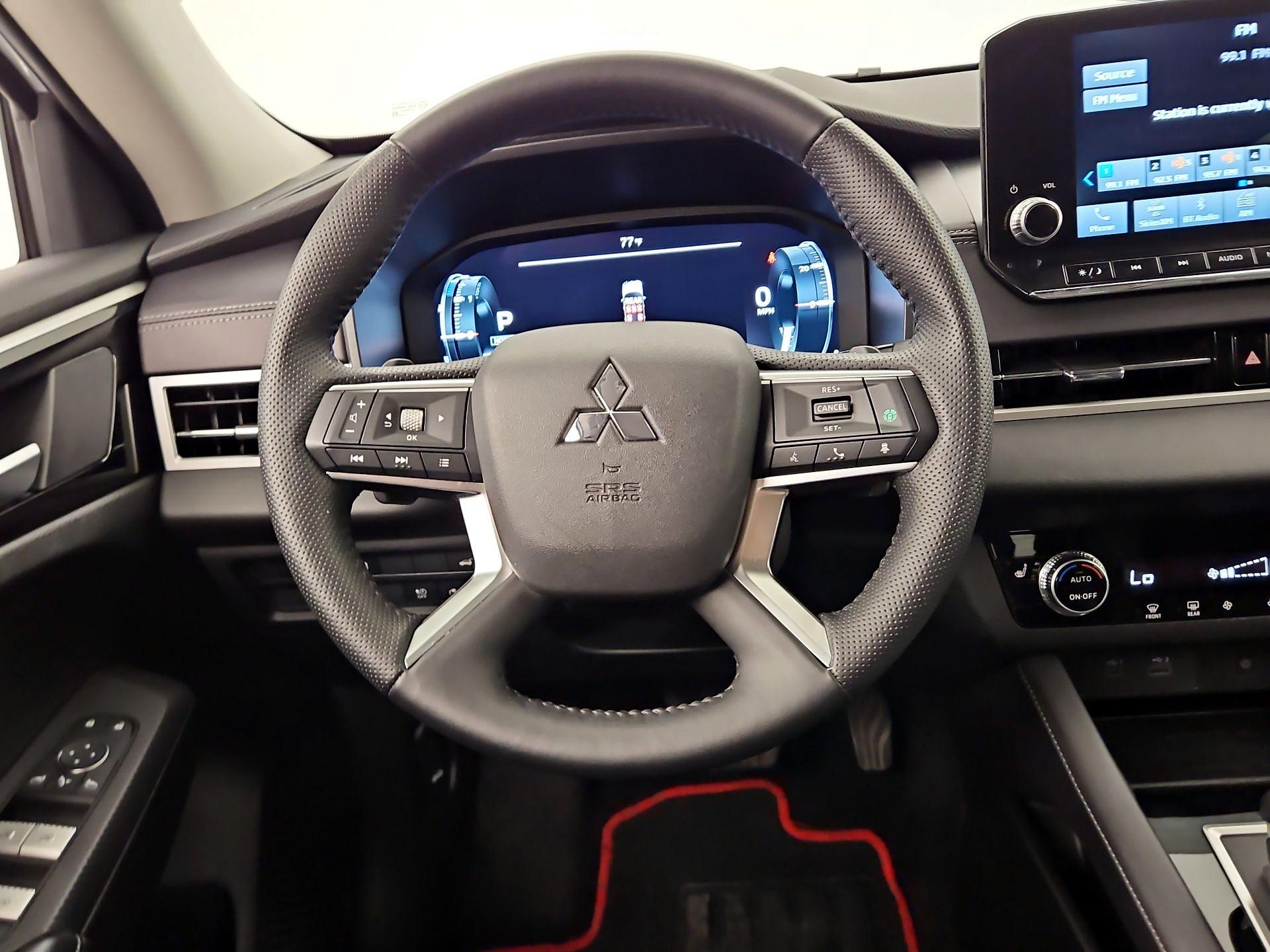 Thumbnail: 2023 Mitsubishi Outlander - 10