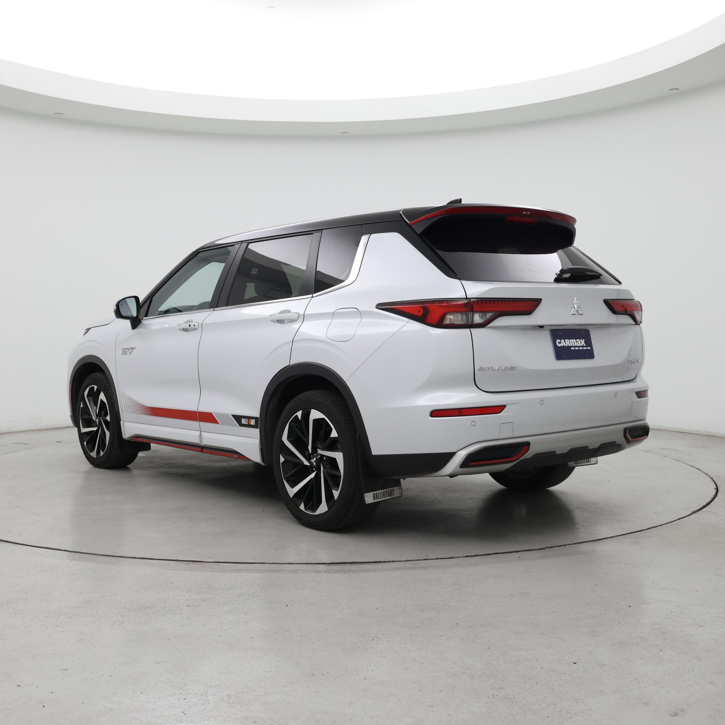 Thumbnail: 2023 Mitsubishi Outlander - 2