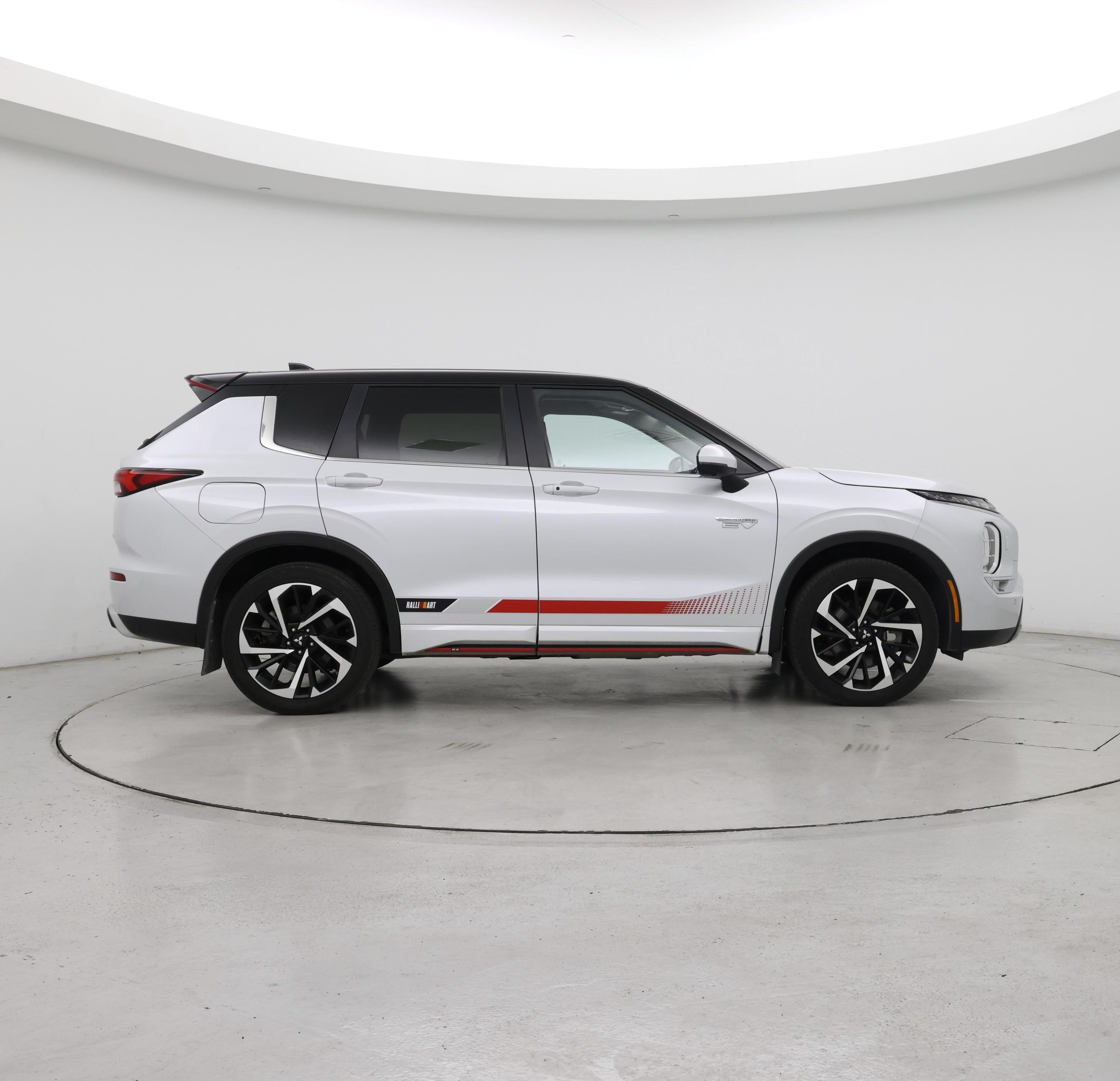 Thumbnail: 2023 Mitsubishi Outlander - 7