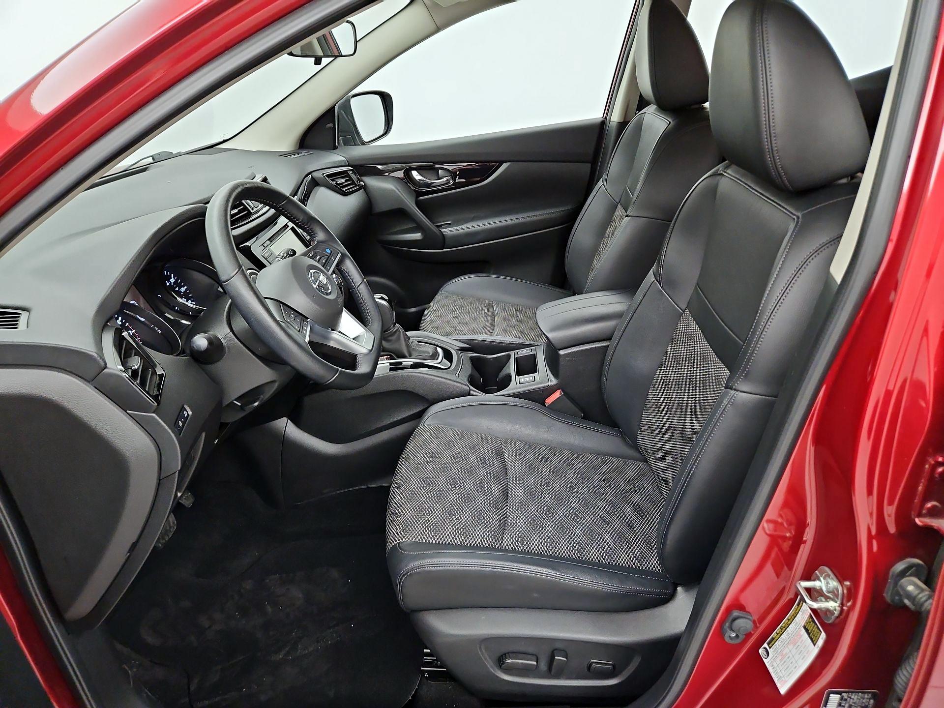 Thumbnail: 2022 Nissan Rogue Sport - 11