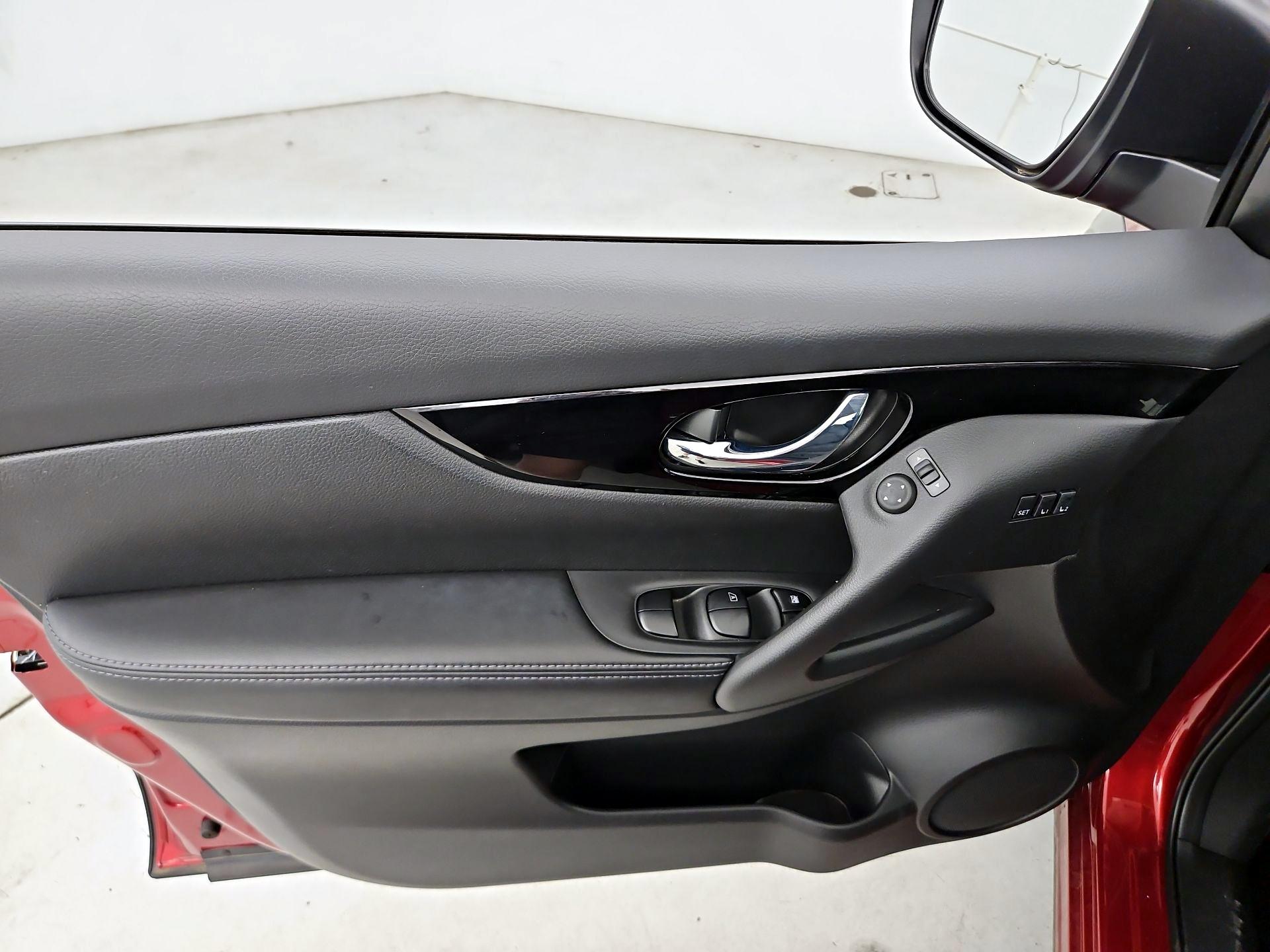 Thumbnail: 2022 Nissan Rogue Sport - 12