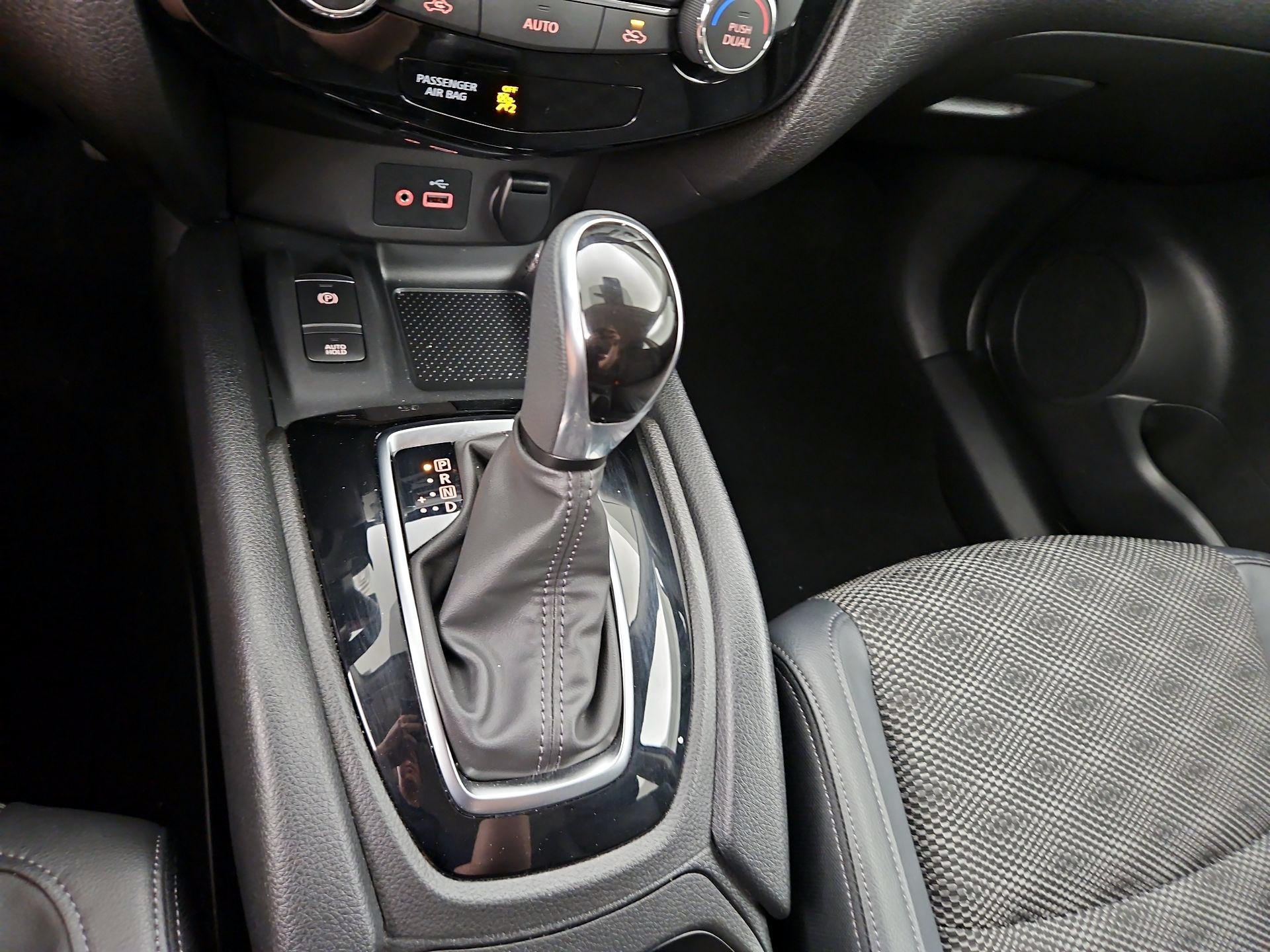 Thumbnail: 2022 Nissan Rogue Sport - 17