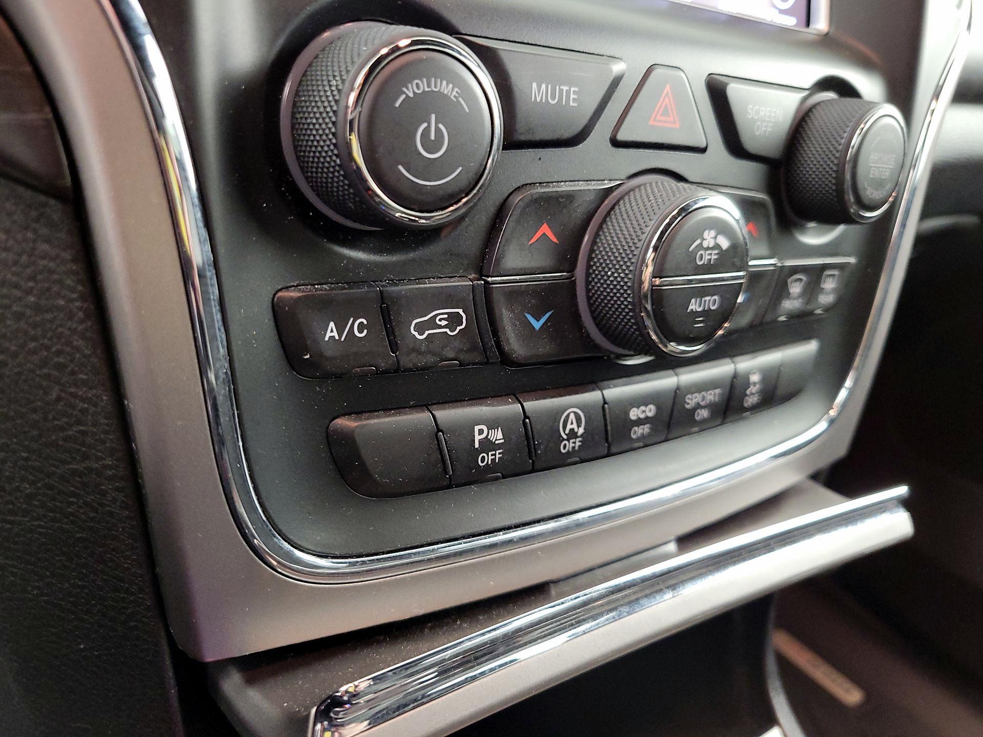 Thumbnail: 2018 Jeep Grand Cherokee - 16