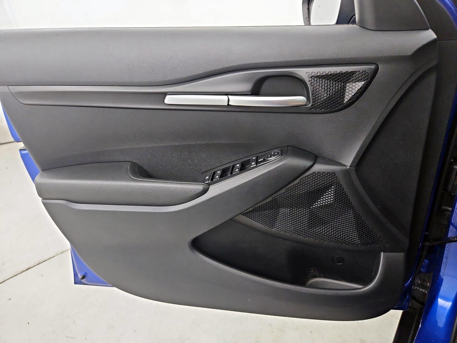 Thumbnail: 2023 Kia Seltos - 12