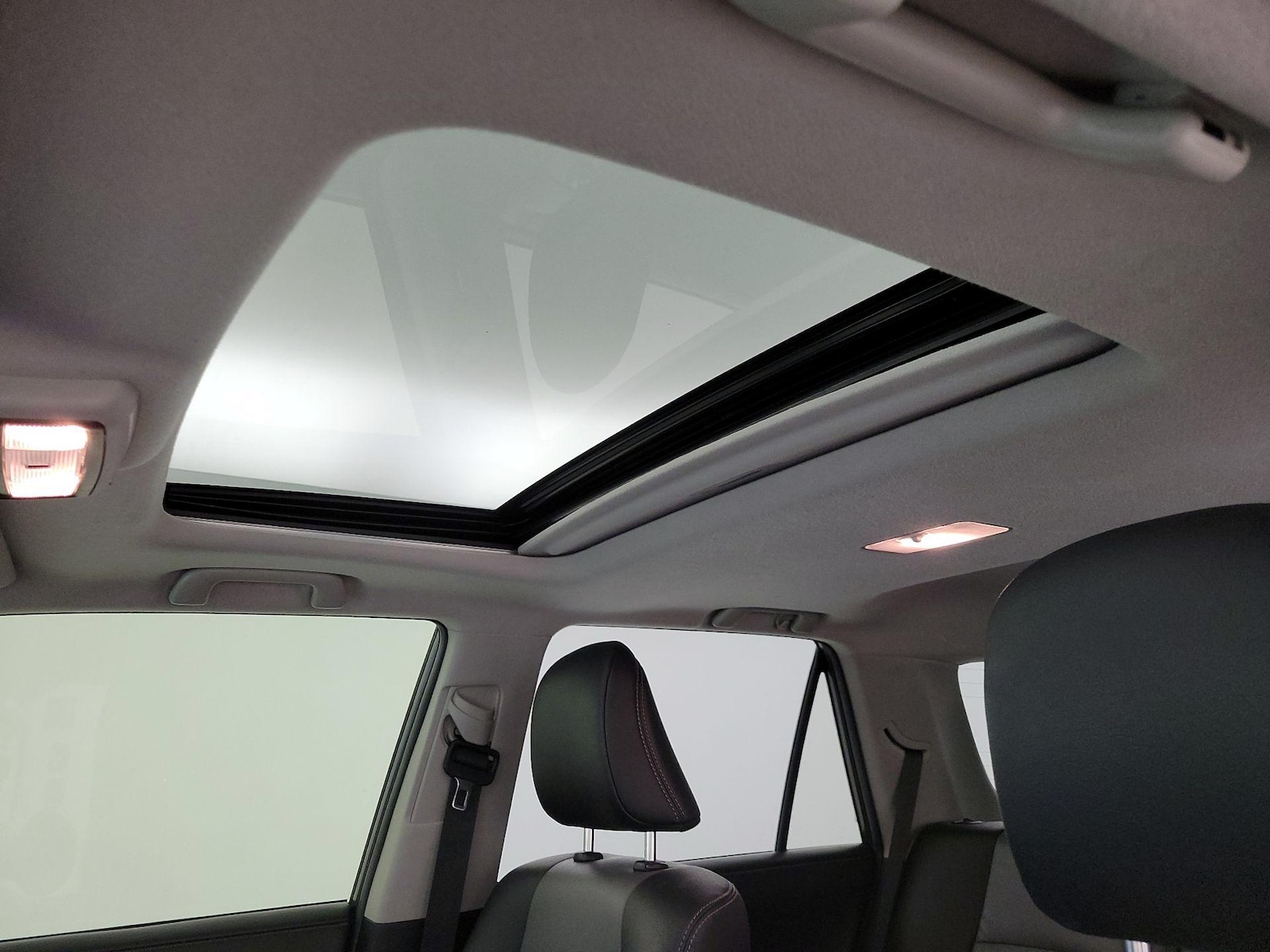 Sunroof(s) & Overhead Airbags