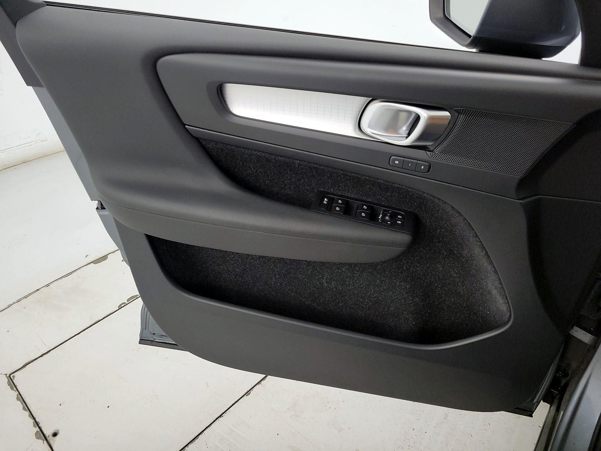 Thumbnail: 2019 Volvo XC40 - 12