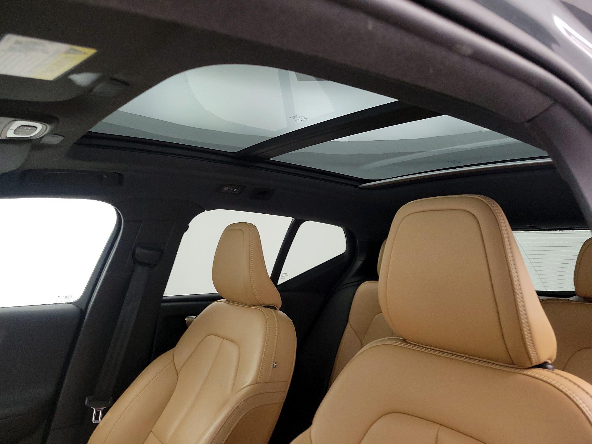 Thumbnail: 2019 Volvo XC40 - 18