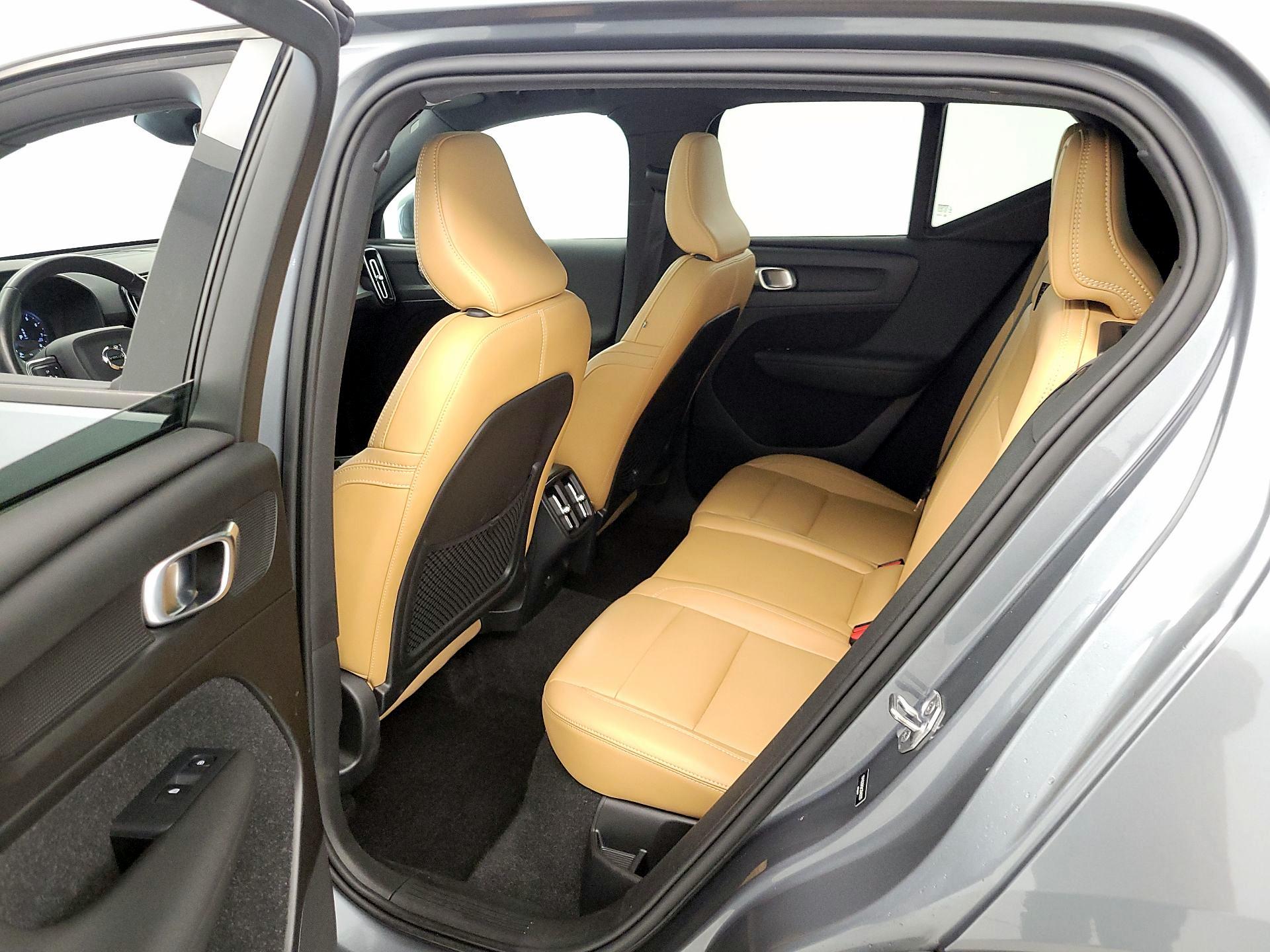 Thumbnail: 2019 Volvo XC40 - 19