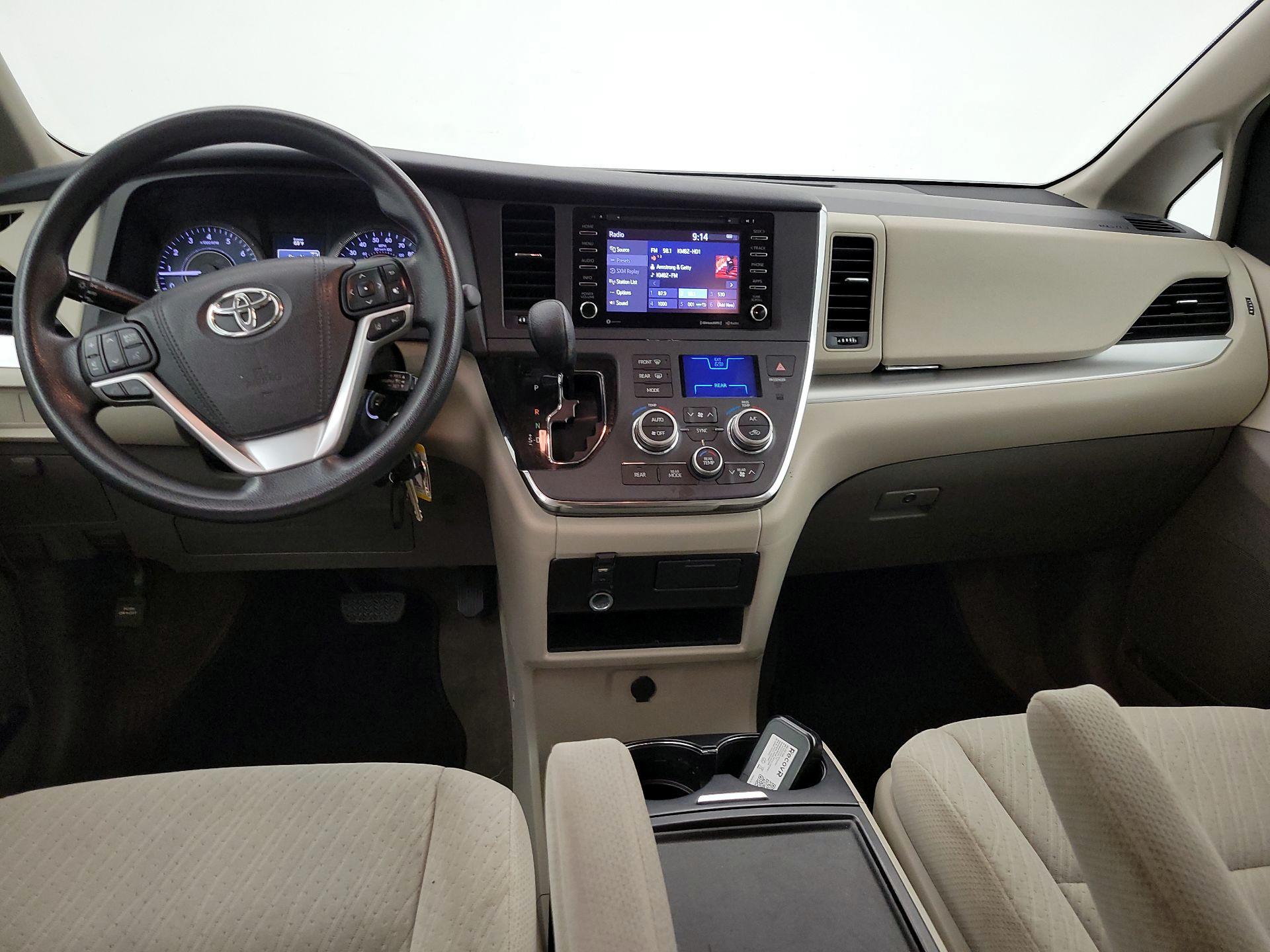 Thumbnail: 2018 Toyota Sienna - 9