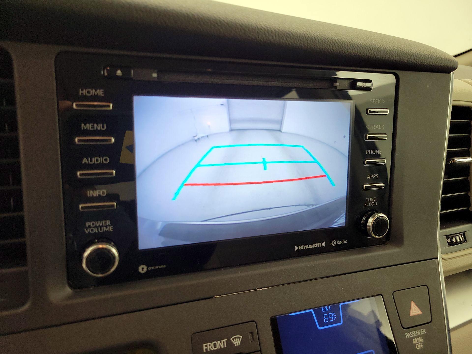 Thumbnail: 2018 Toyota Sienna - 14