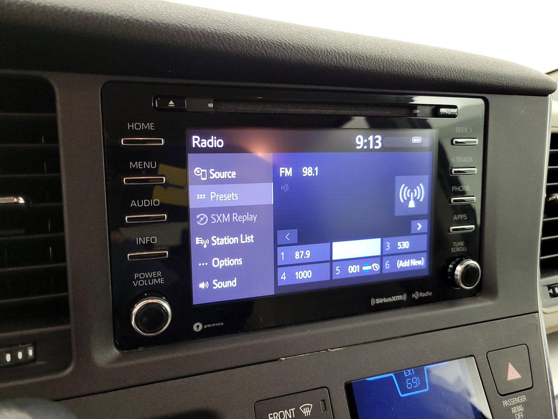 Thumbnail: 2018 Toyota Sienna - 15