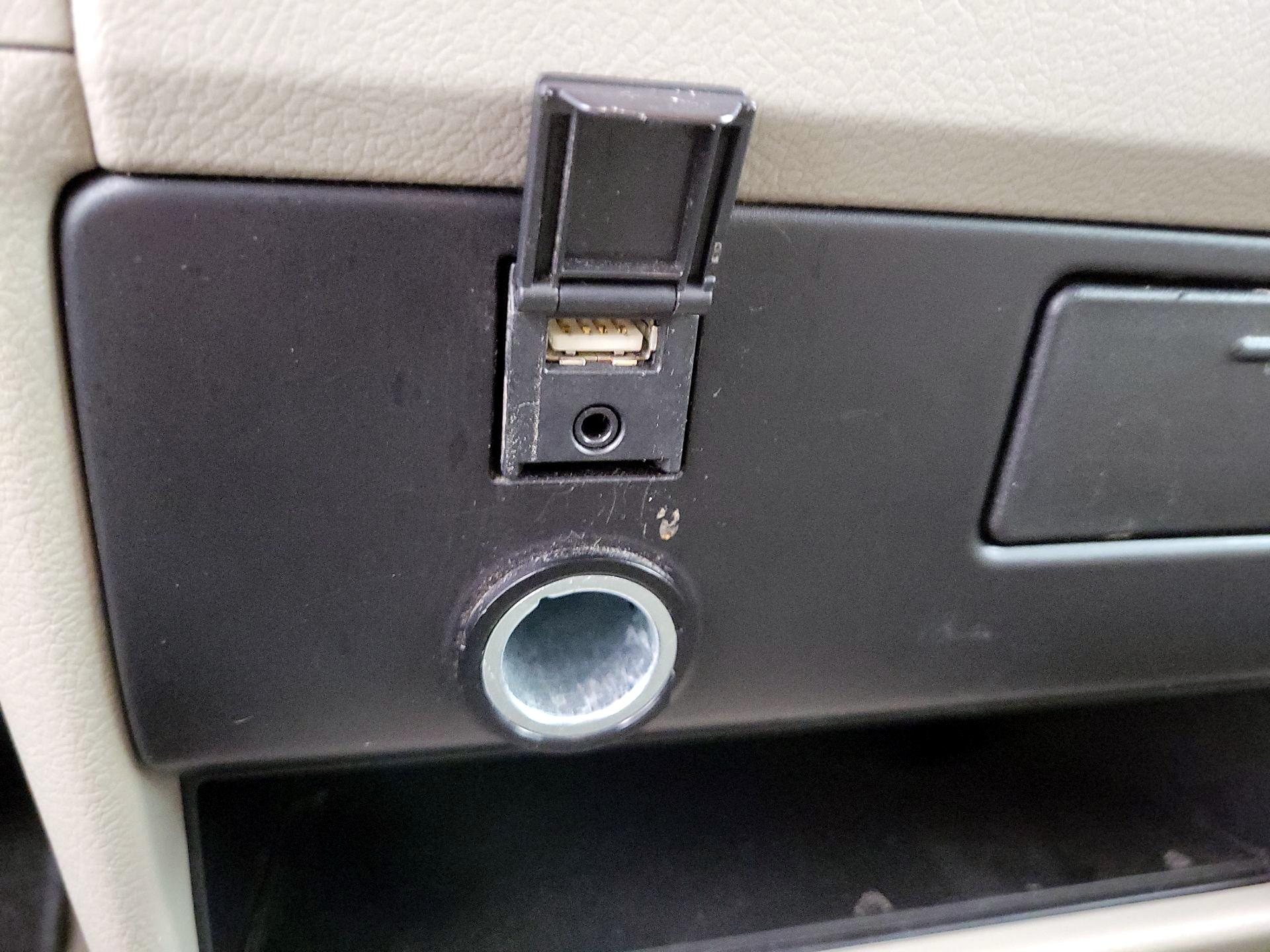 Thumbnail: 2018 Toyota Sienna - 18