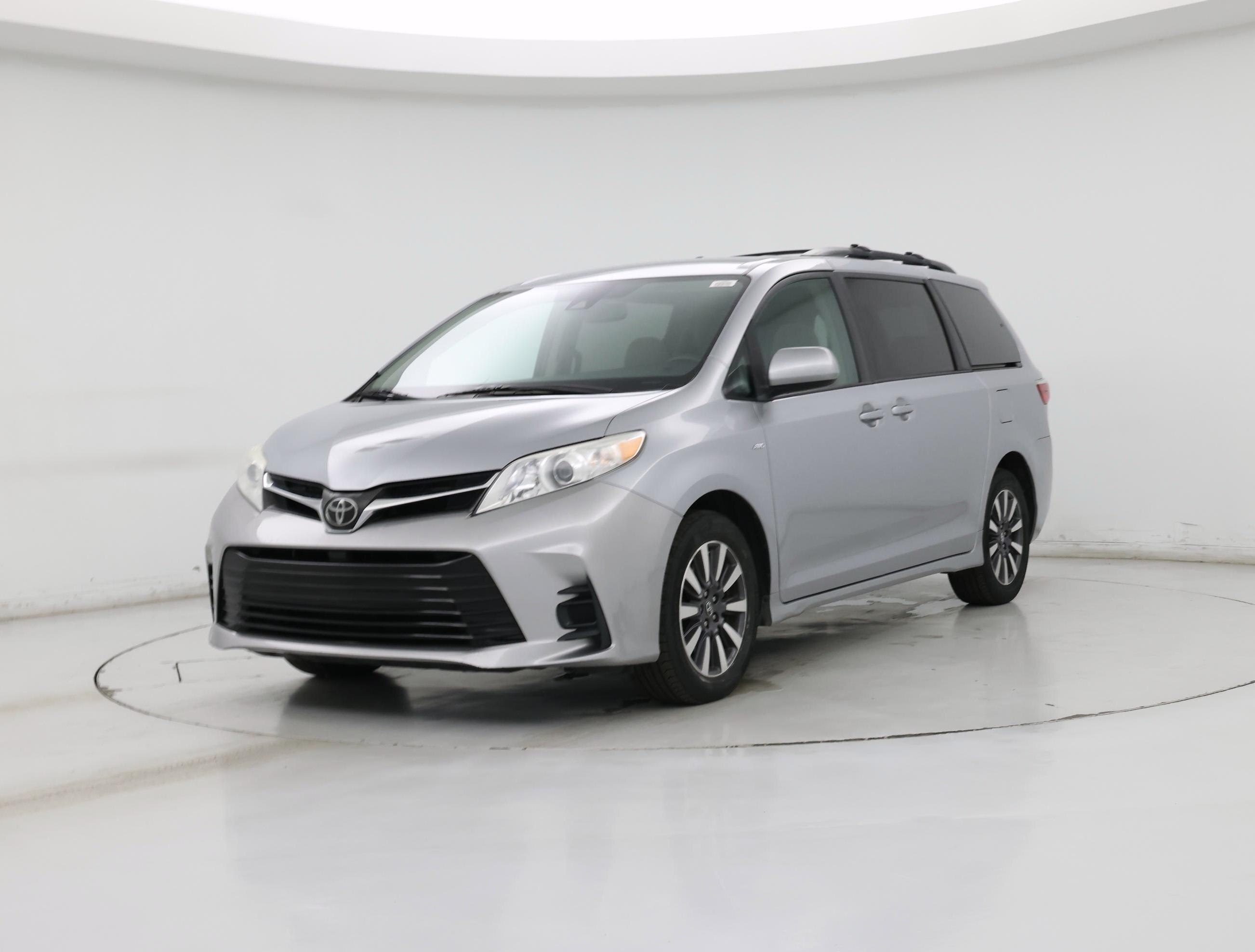 Thumbnail: 2018 Toyota Sienna - 4
